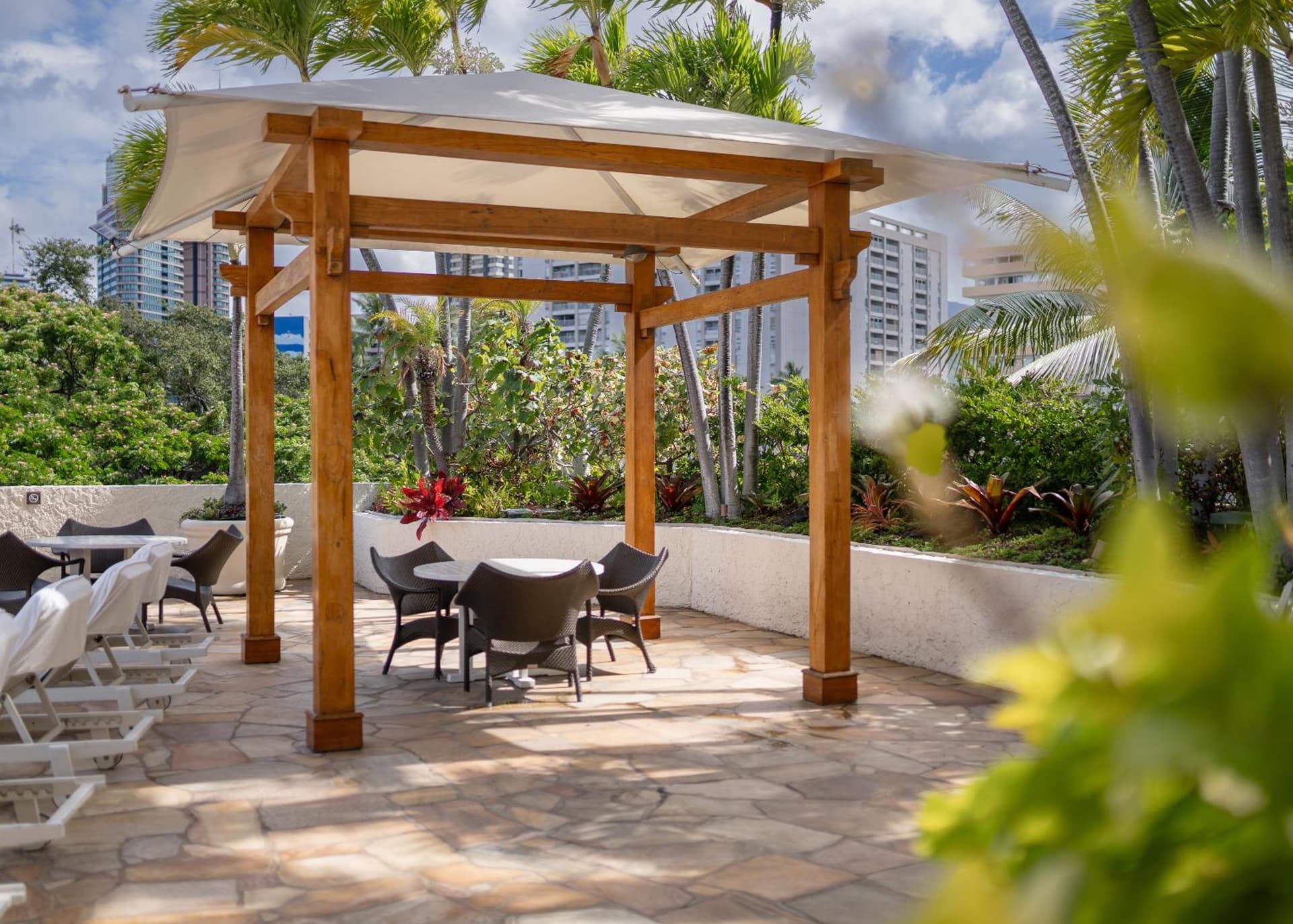 Luana Waikiki Hotel & Suites gallery photo in Honolulu, HI — image 174