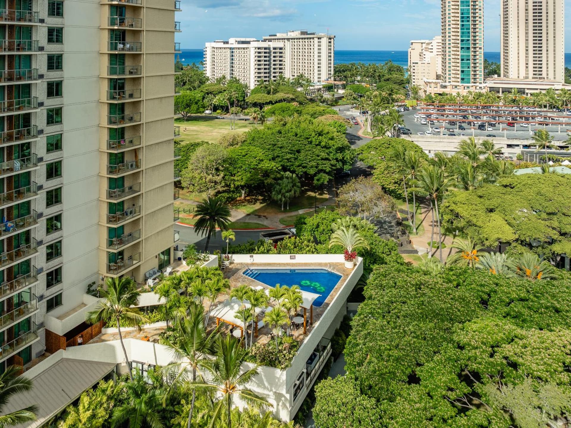 Luana Waikiki Hotel & Suites gallery photo in Honolulu, HI — image 203