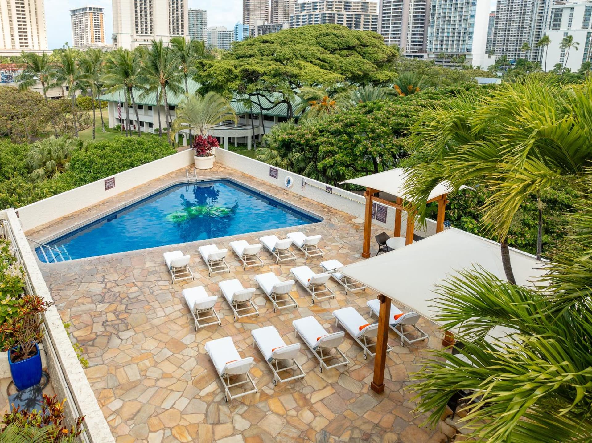 Luana Waikiki Hotel & Suites gallery photo in Honolulu, HI — image 181