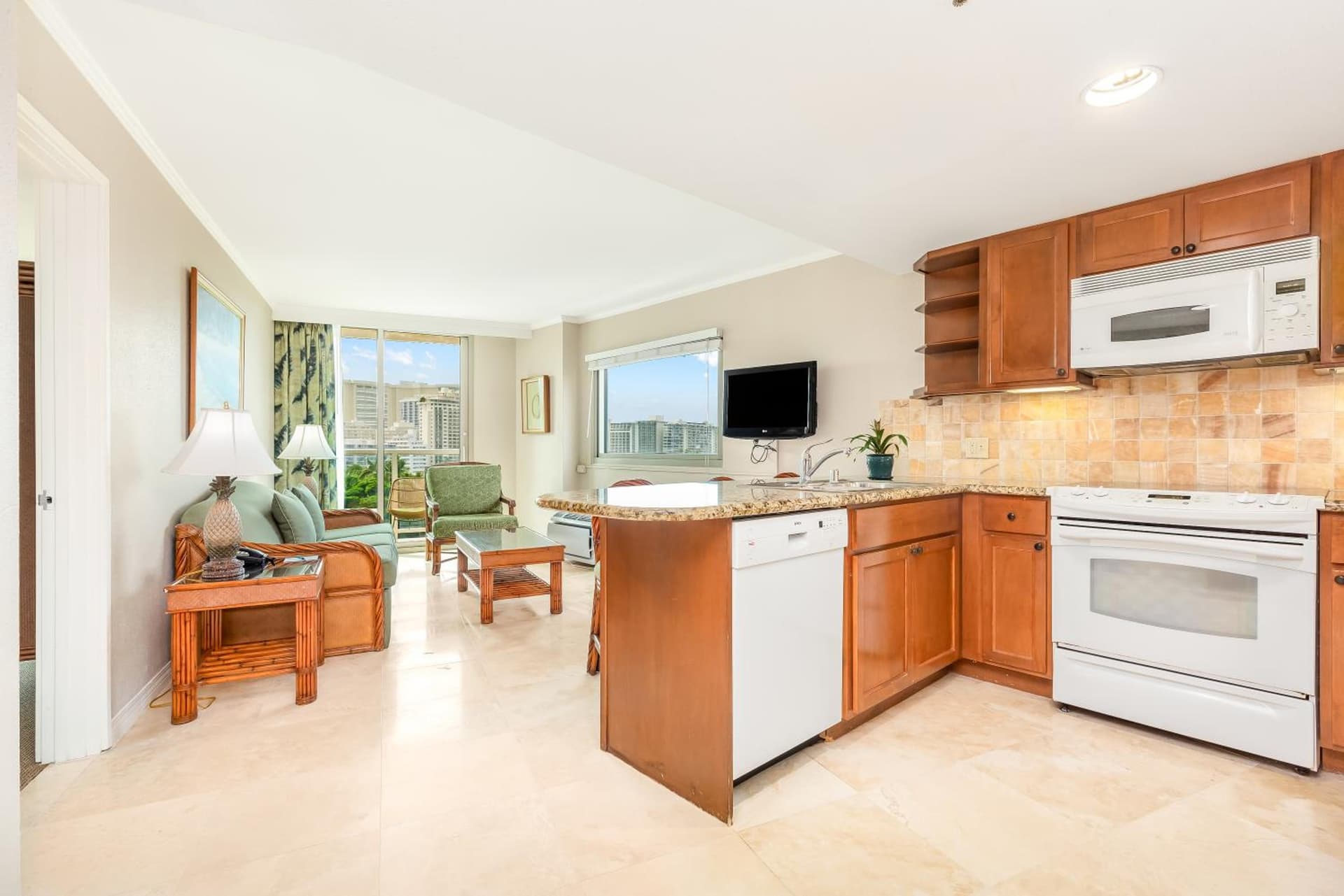 Luana Waikiki Hotel & Suites gallery photo in Honolulu, HI — image 42