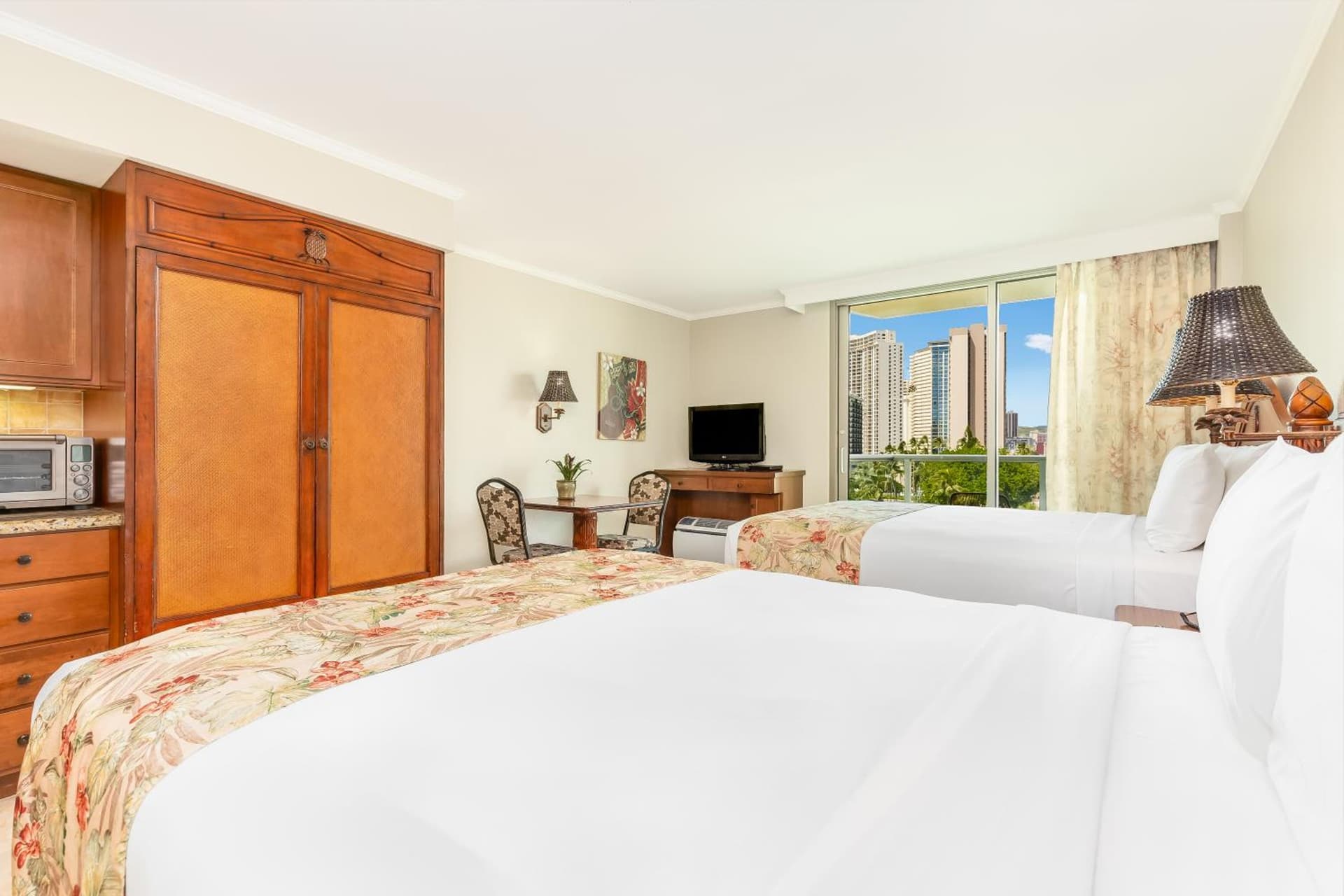 Luana Waikiki Hotel & Suites gallery photo in Honolulu, HI — image 110