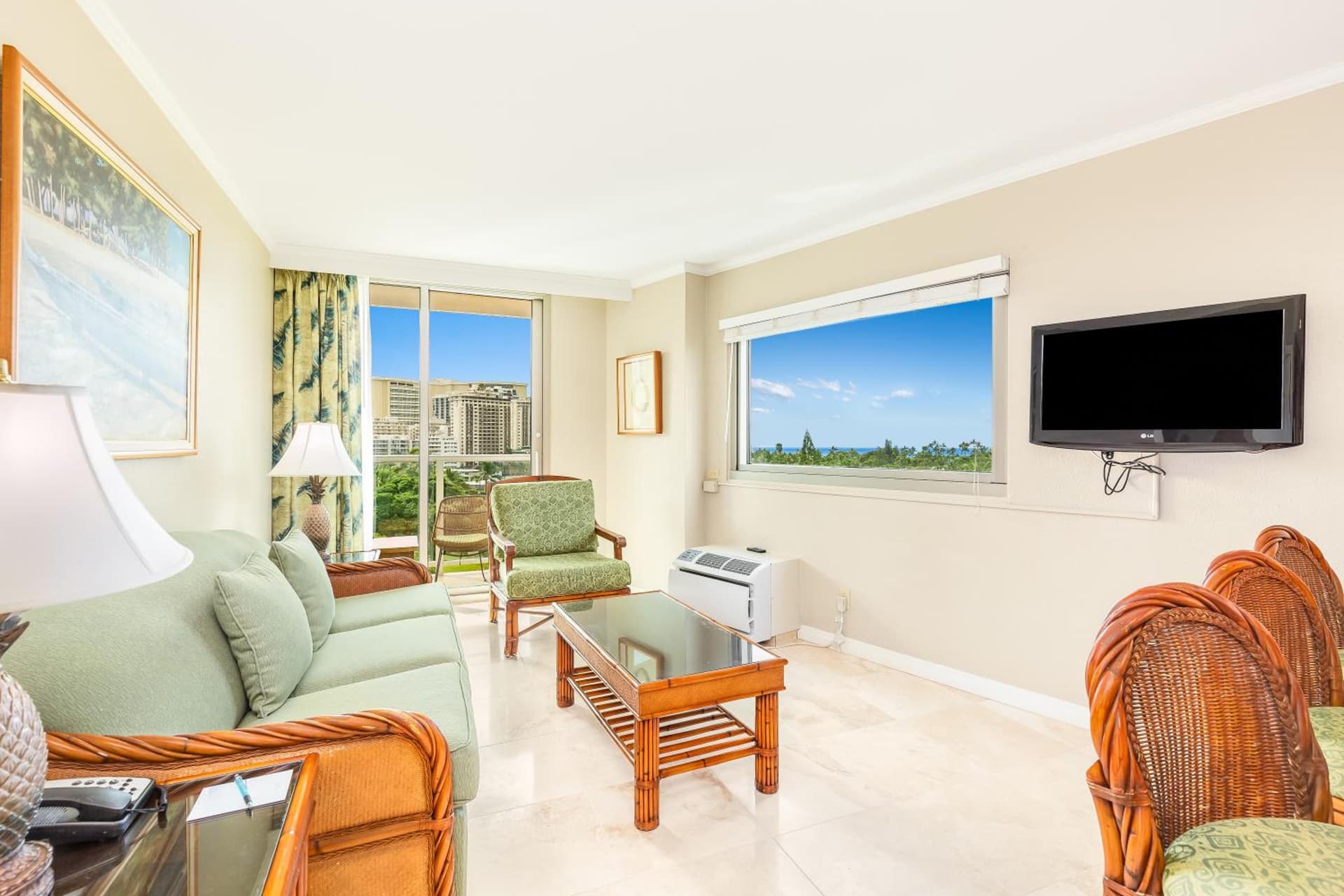 Luana Waikiki Hotel & Suites gallery photo in Honolulu, HI — image 58