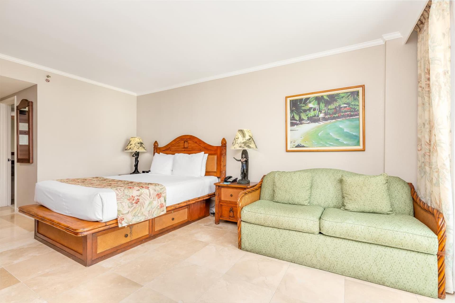 Luana Waikiki Hotel & Suites gallery photo in Honolulu, HI — image 85