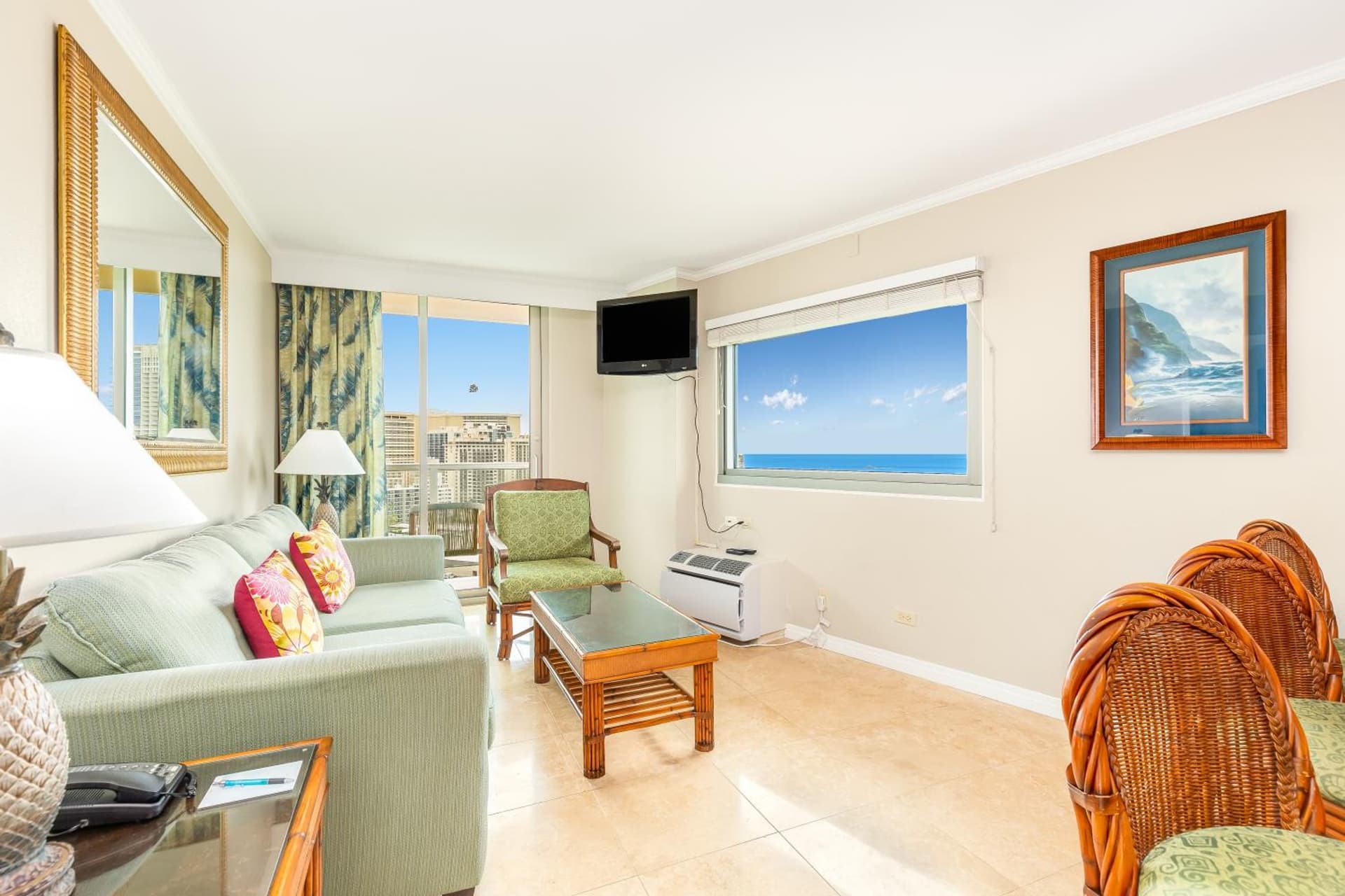 Luana Waikiki Hotel & Suites gallery photo in Honolulu, HI — image 183