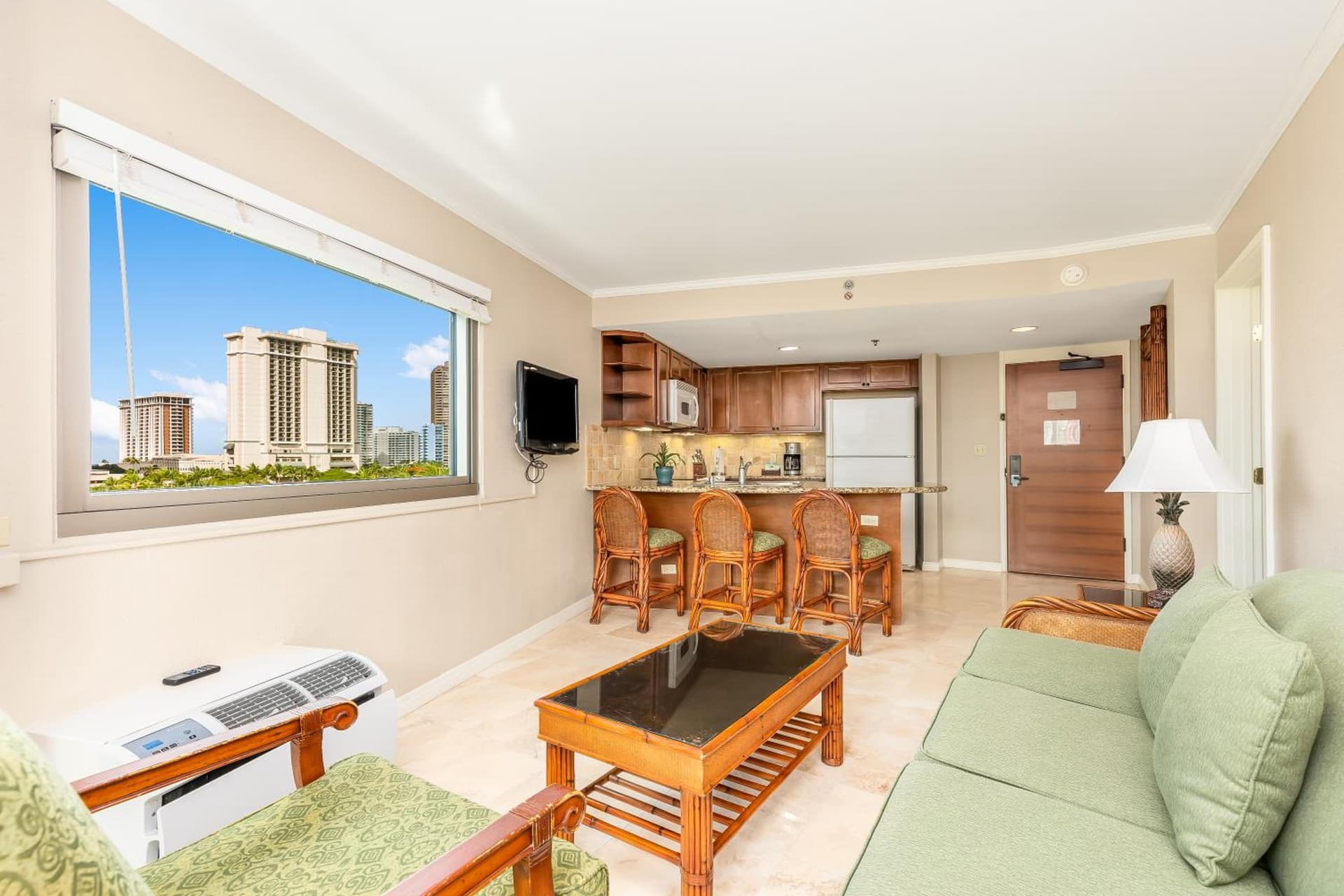 Luana Waikiki Hotel & Suites gallery photo in Honolulu, HI — image 178