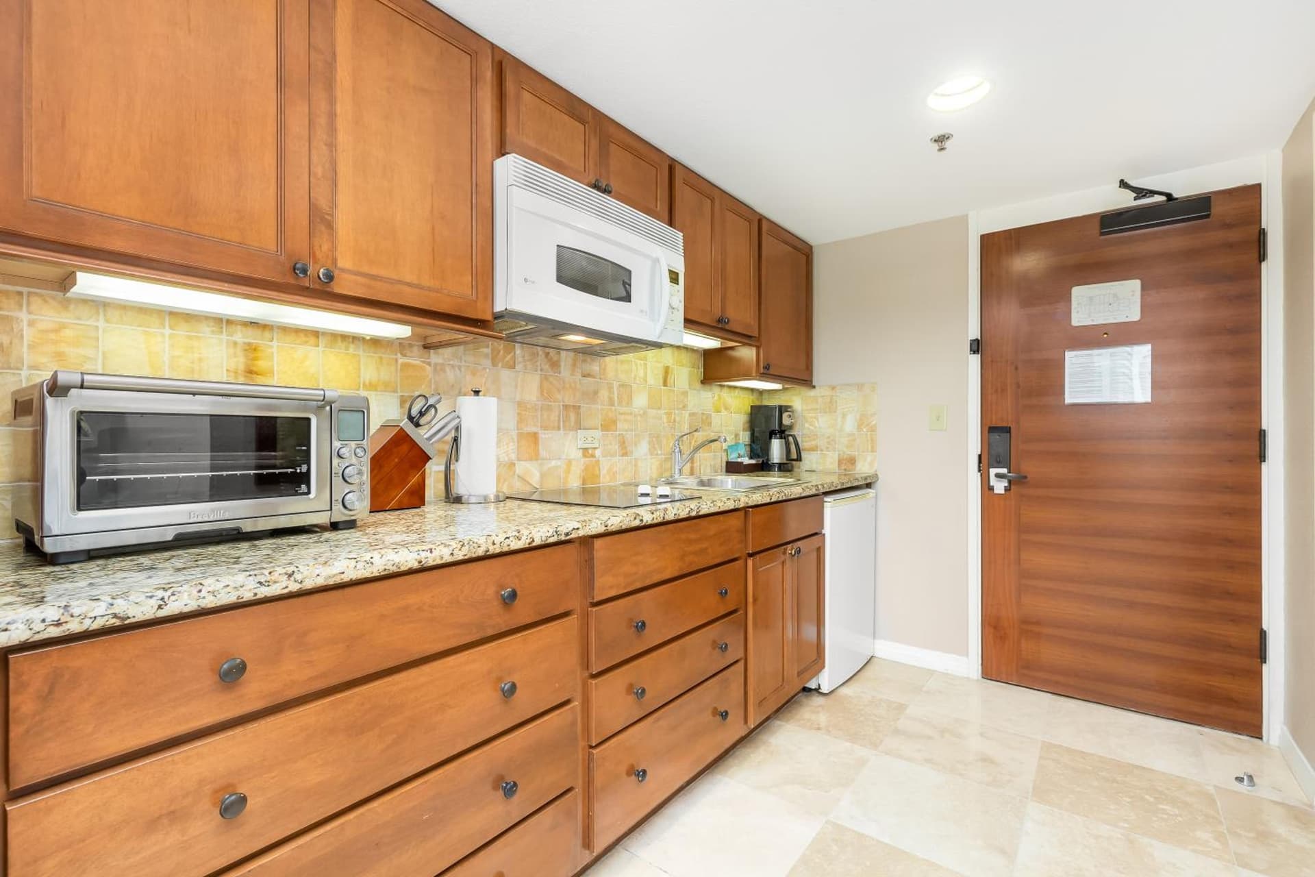 Luana Waikiki Hotel & Suites gallery photo in Honolulu, HI — image 194
