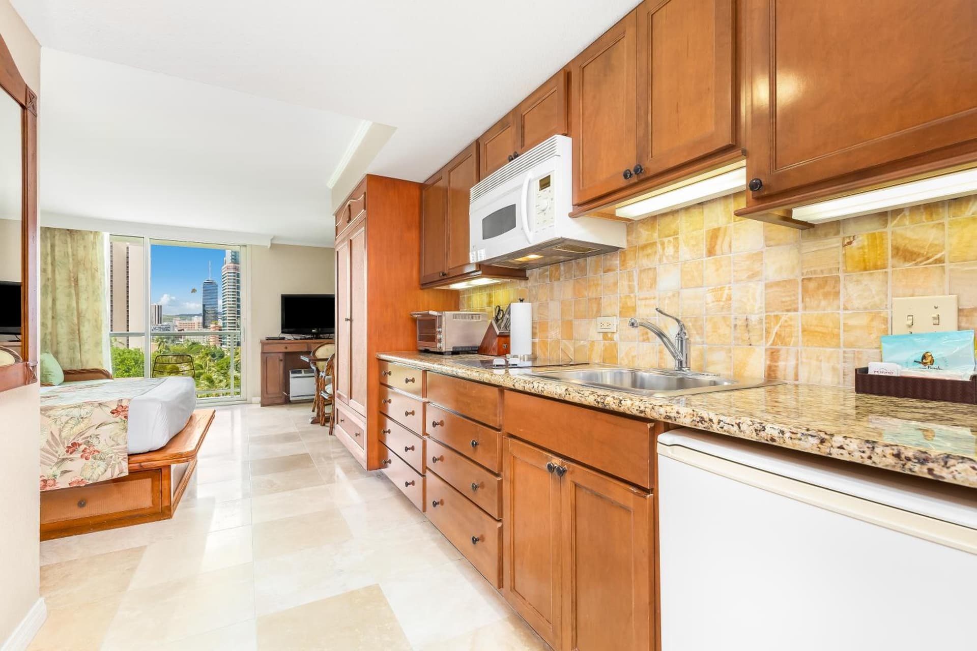 Luana Waikiki Hotel & Suites gallery photo in Honolulu, HI — image 163
