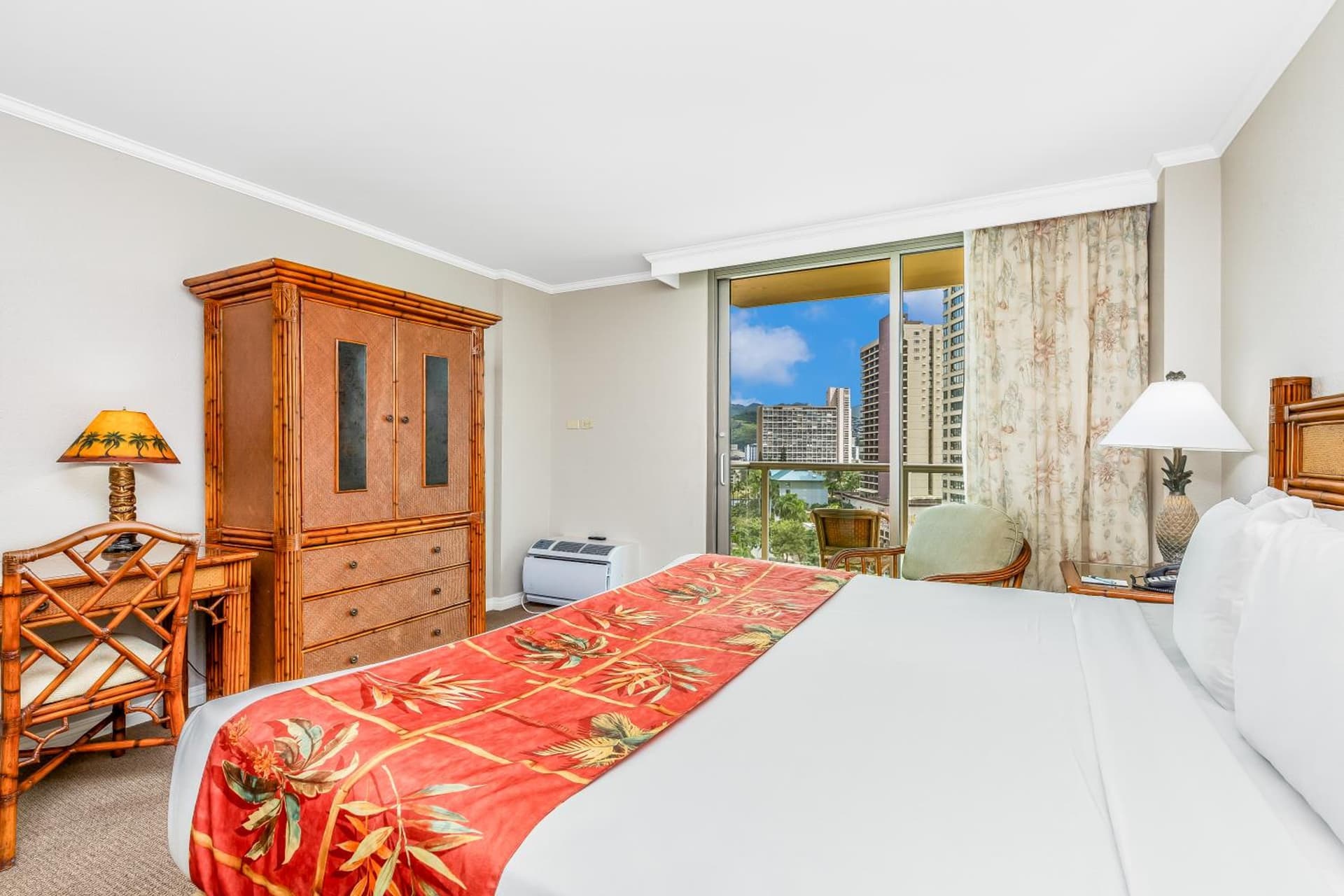 Luana Waikiki Hotel & Suites gallery photo in Honolulu, HI — image 143