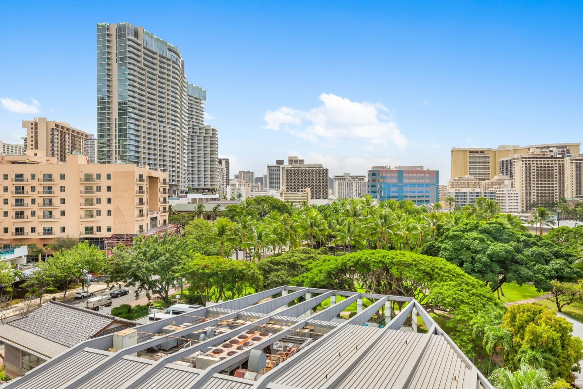 Luana Waikiki Hotel & Suites gallery photo in Honolulu, HI — image 144