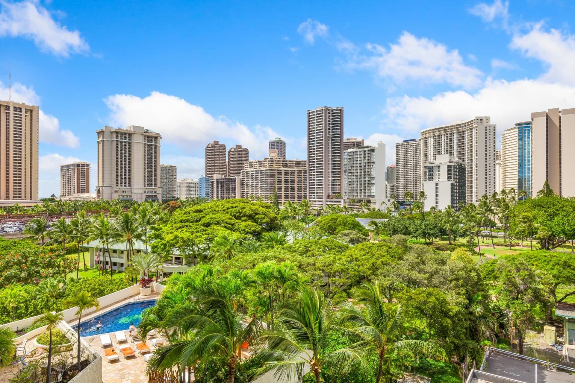 Luana Waikiki Hotel & Suites gallery photo in Honolulu, HI — image 31