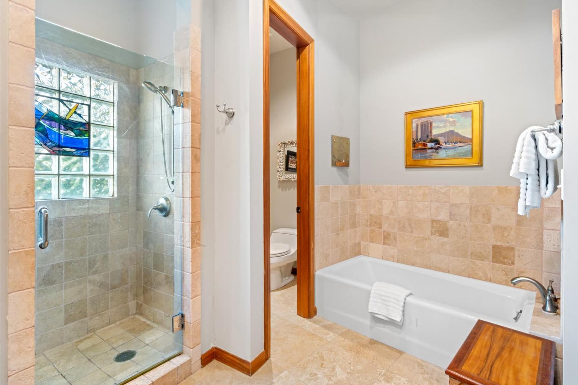 Luana Waikiki Hotel & Suites gallery photo in Honolulu, HI — image 134