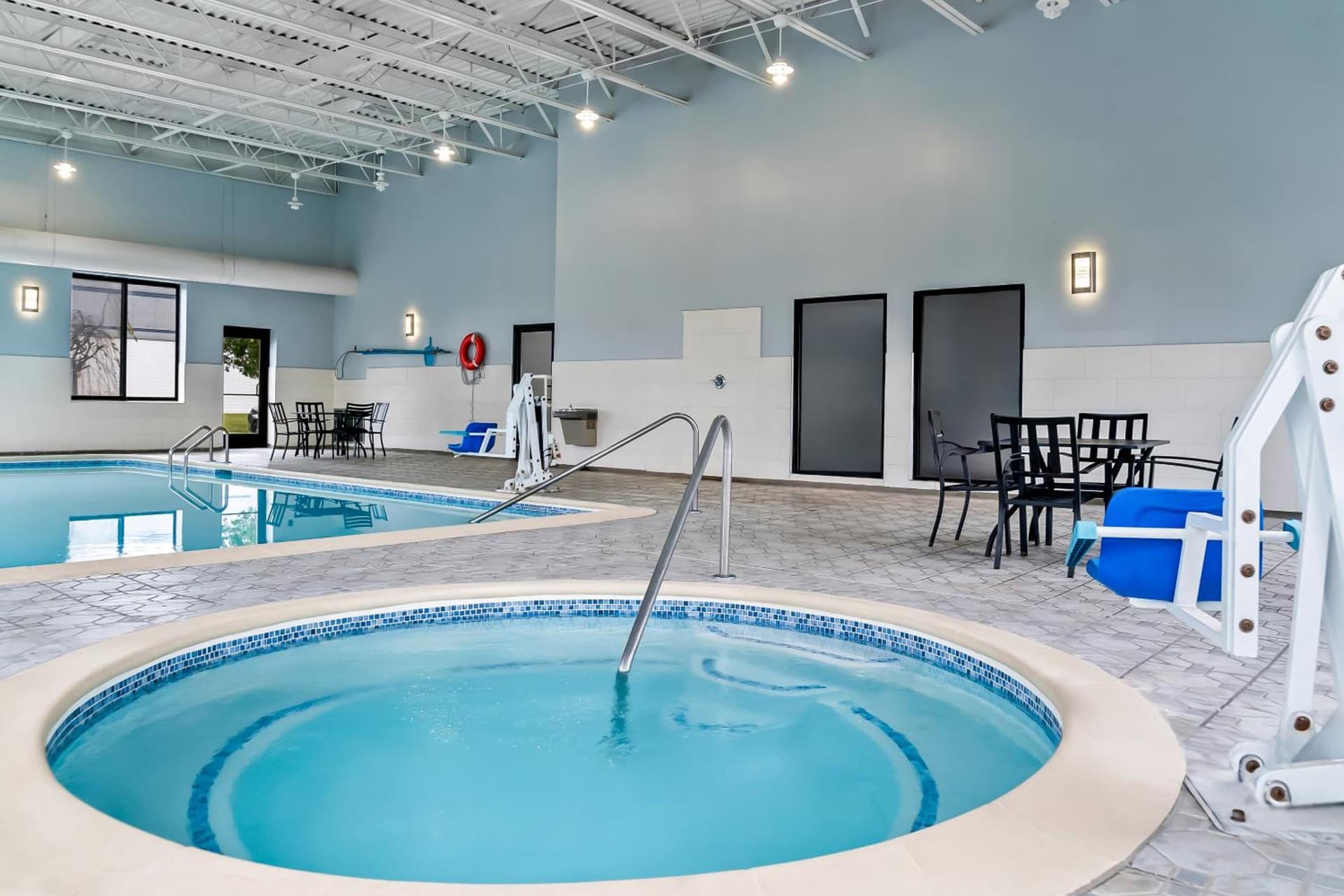 HomeTowne Studios by Red Roof Flint gallery photo in Flint, MI — image 8