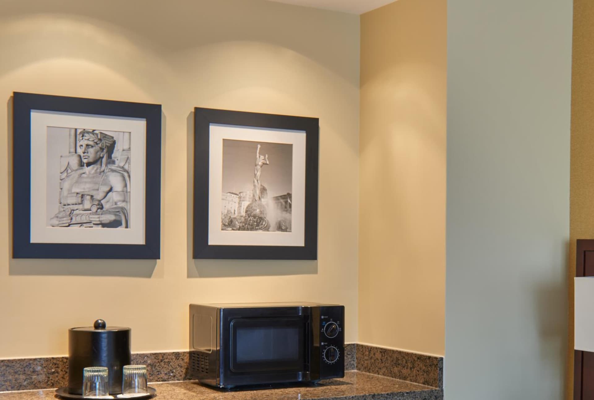 Wyndham Cleveland Airport gallery photo in Cleveland, OH — image 27