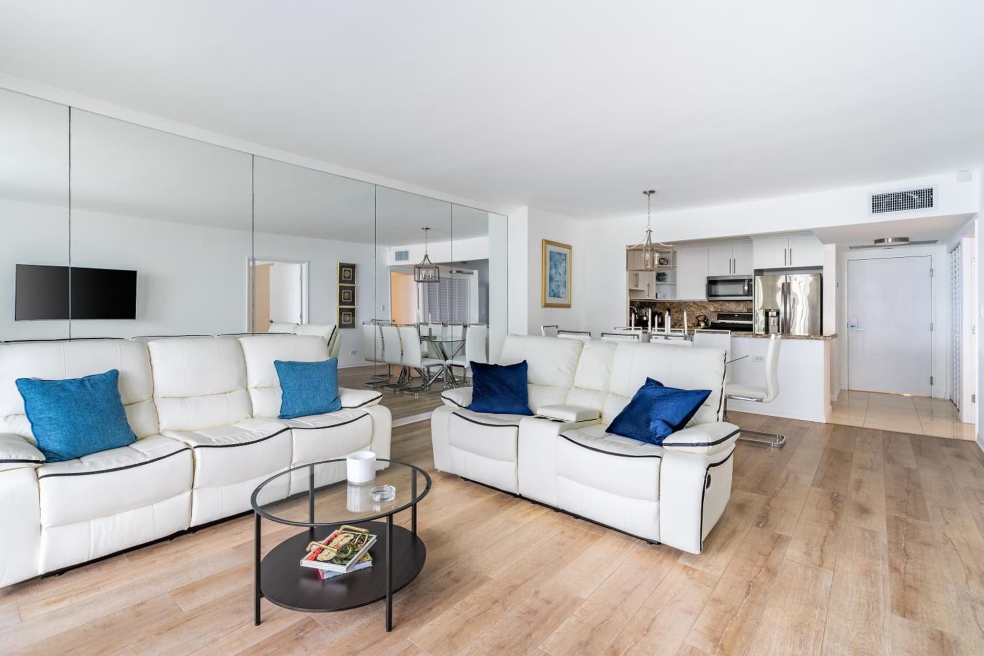 1 Bedroom Private Residence at Roney Palace -804 featured exterior or lobby in Miami Beach, FL — similar hotel