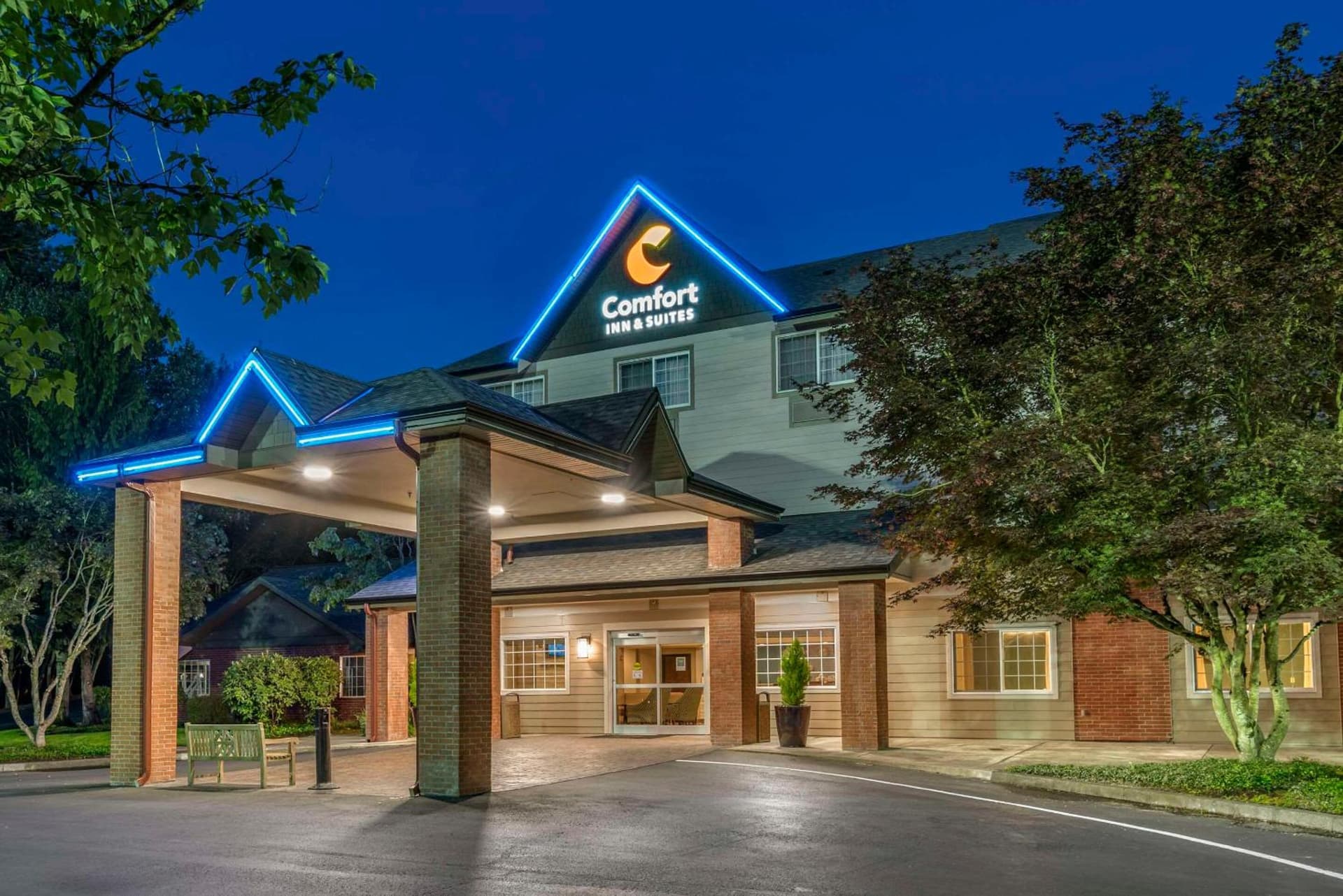 Comfort Inn & Suites Tualatin - Lake Oswego South interior in Tualatin, OR — gallery photo 2
