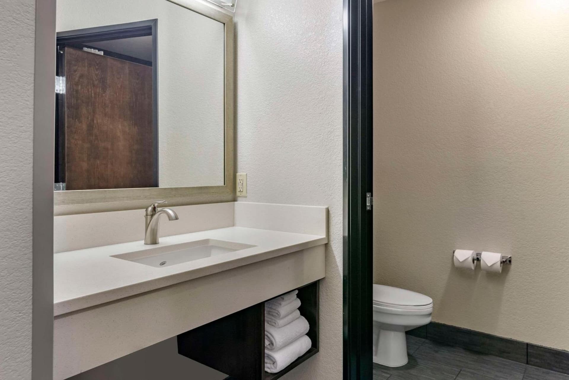 Comfort Inn & Suites Tualatin - Lake Oswego South gallery photo in Tualatin, OR — image 35