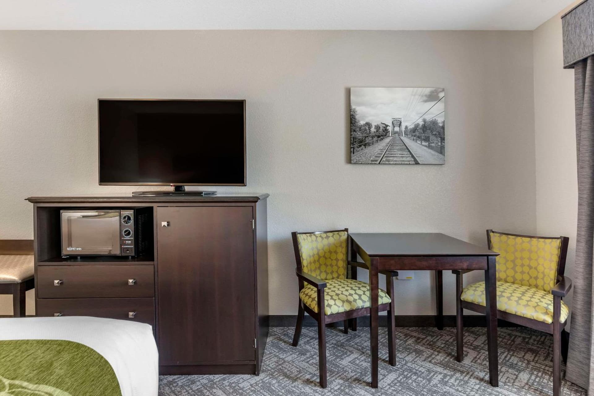Comfort Inn & Suites Tualatin - Lake Oswego South gallery photo in Tualatin, OR — image 24