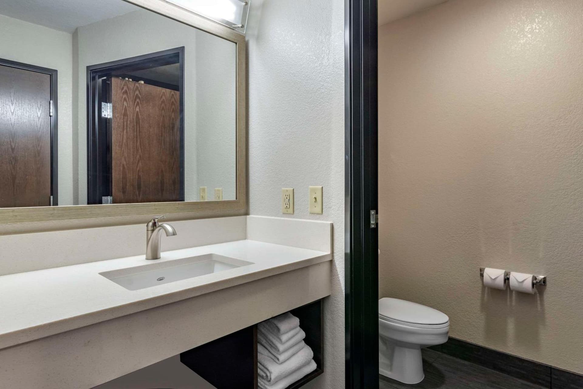 Comfort Inn & Suites Tualatin - Lake Oswego South gallery photo in Tualatin, OR — image 19