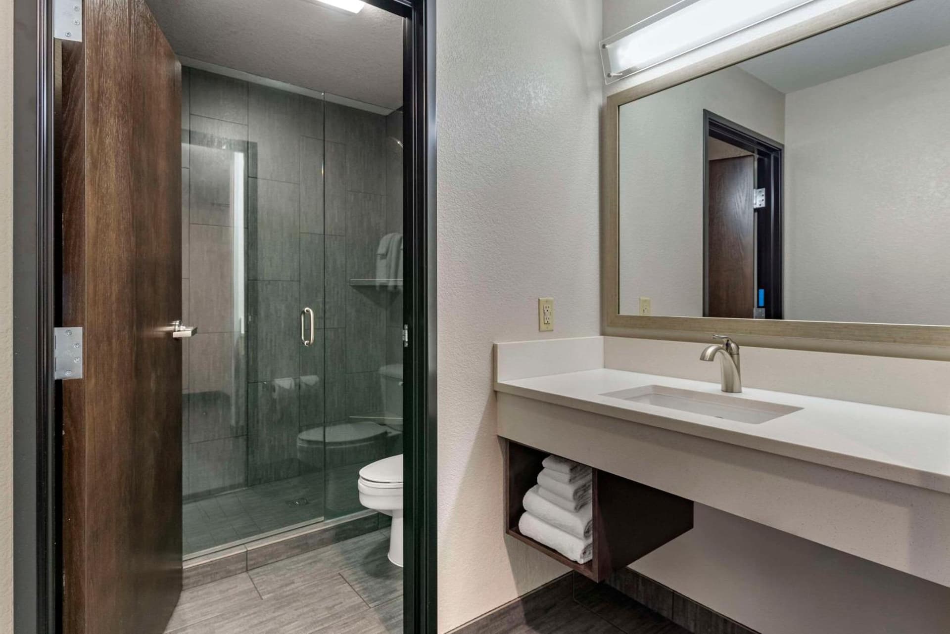 Comfort Inn & Suites Tualatin - Lake Oswego South gallery photo in Tualatin, OR — image 11