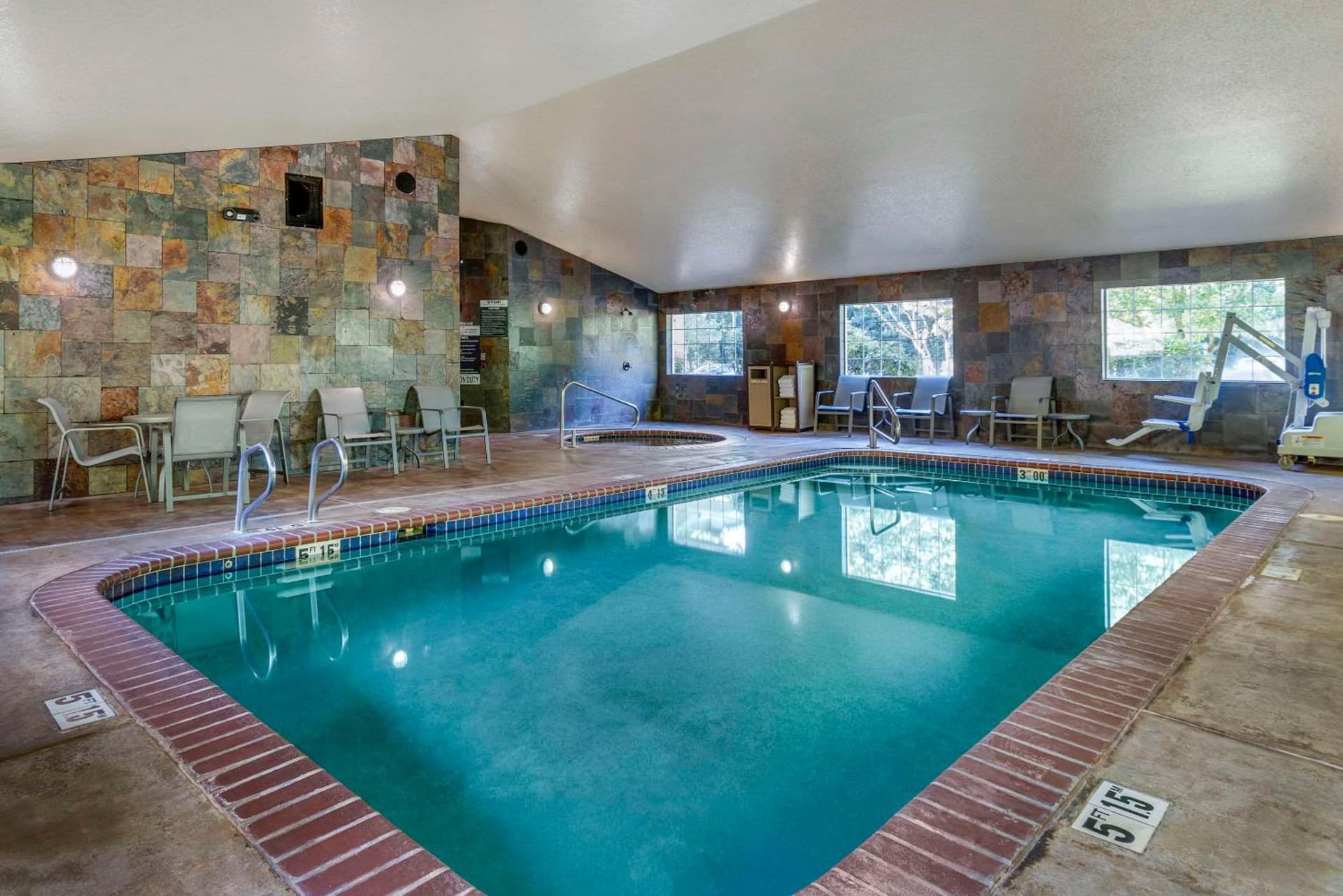 Comfort Inn & Suites Tualatin - Lake Oswego South gallery photo in Tualatin, OR — image 10