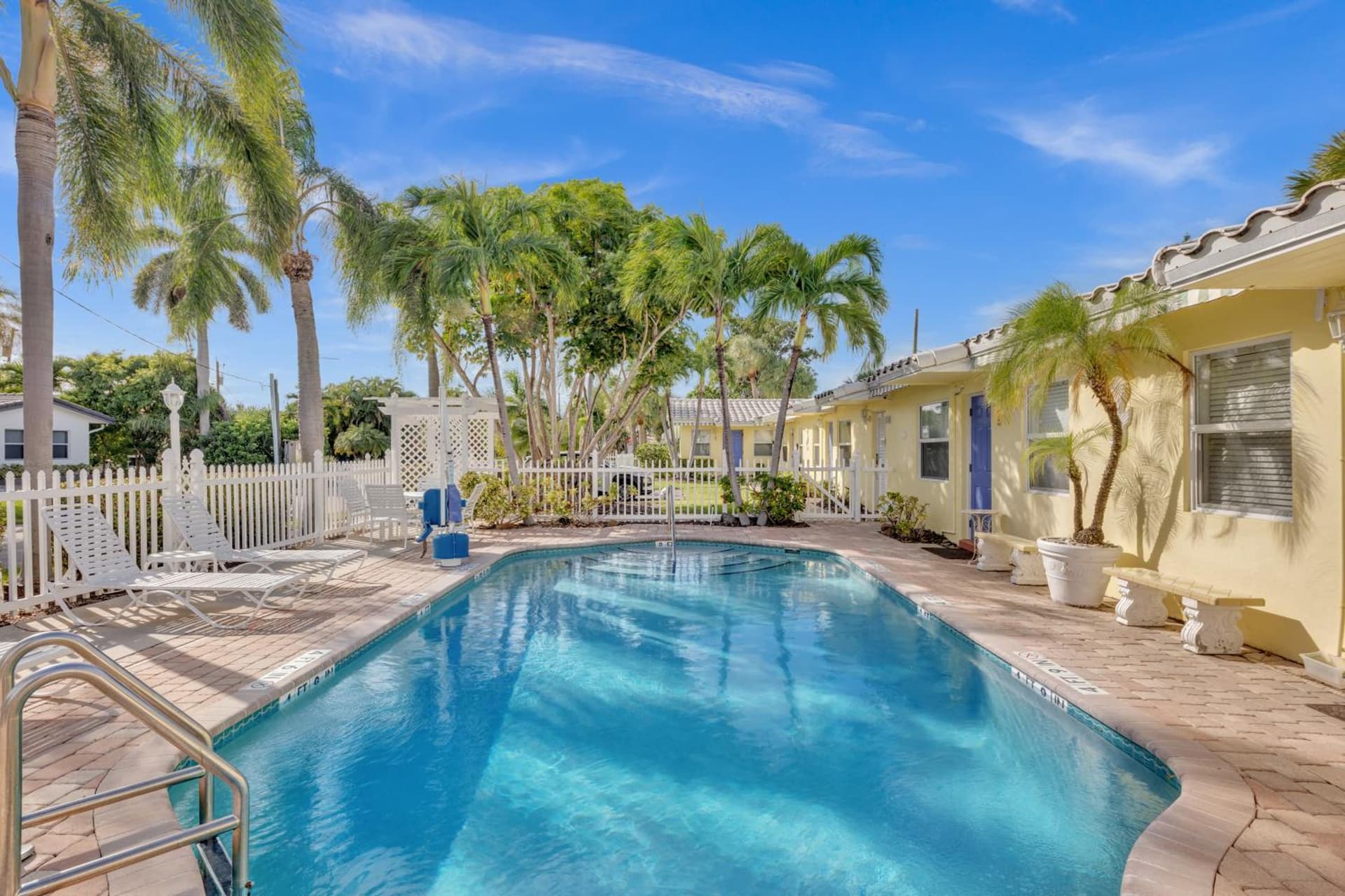 Bahama Beach Club Pompano - Fort Lauderdale - Charming and Cozy Studios & Apartments close to Beach with heated Pool featured exterior or lobby in Pompano Beach, FL — similar hotel