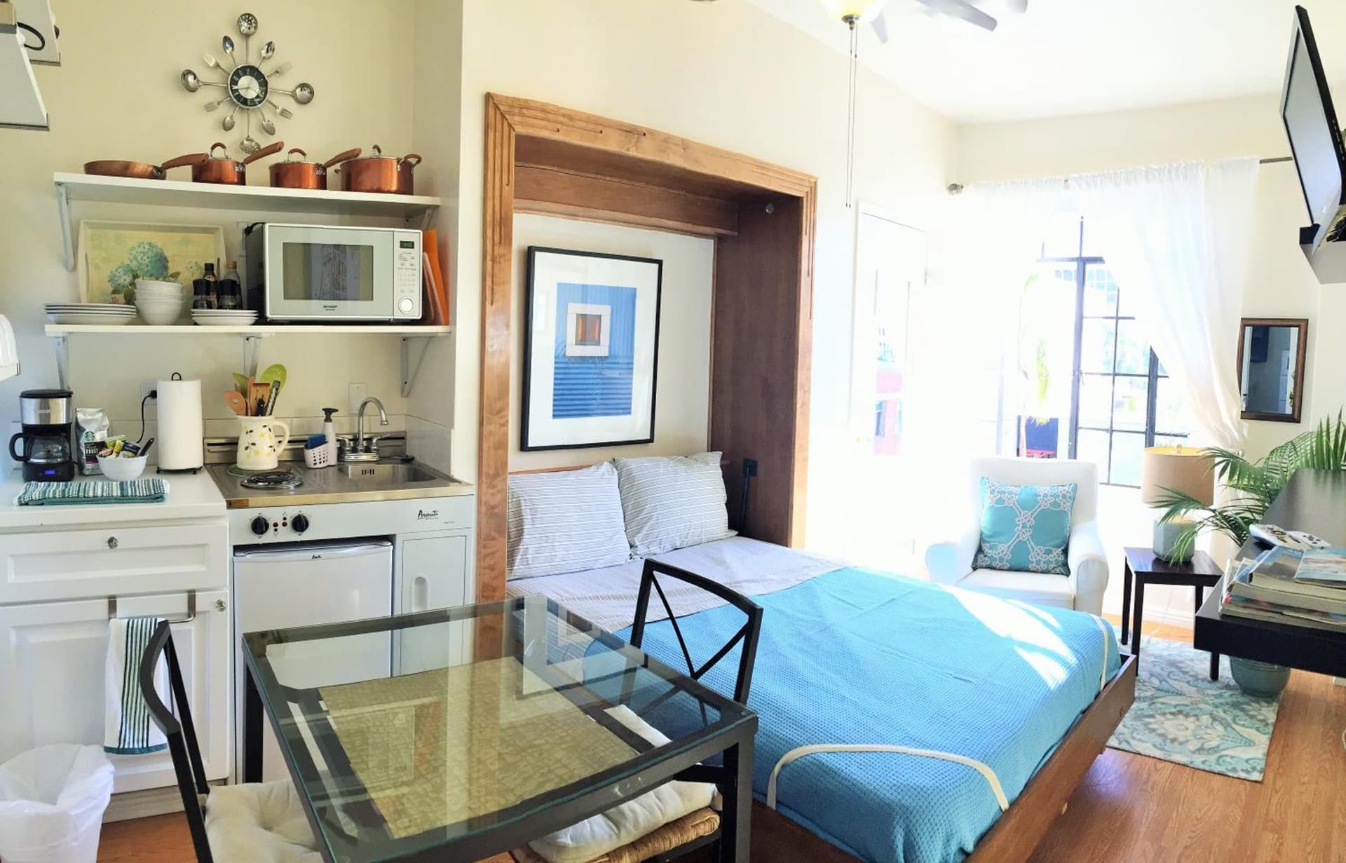 Hotel Royal gallery photo in Long Beach, CA — image 36