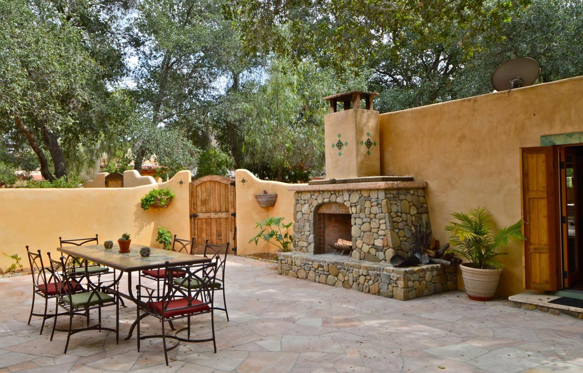 Blue Iguana Inn gallery photo in Ojai, CA — image 4
