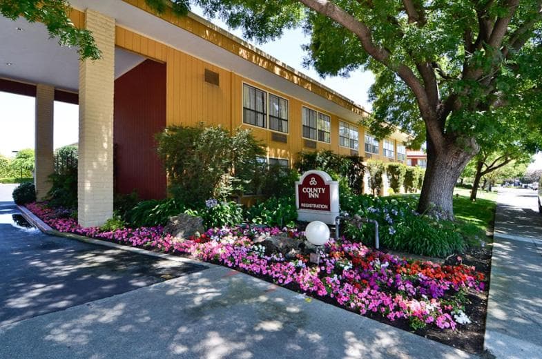 Days Inn & Suites by Wyndham Mountain View — hotel in Mountain View, California