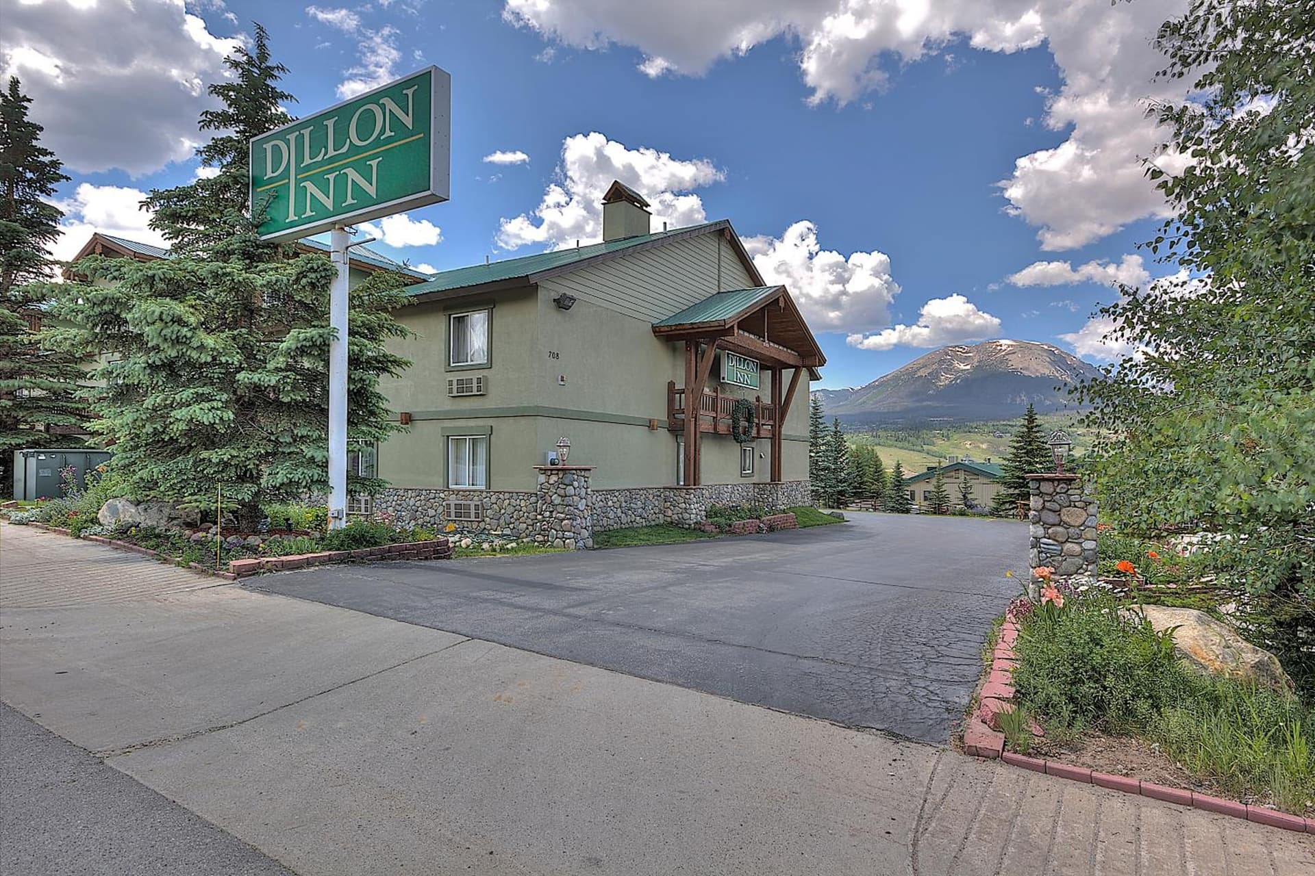 Dillon Inn property views in Dillon, CO — gallery photo 3