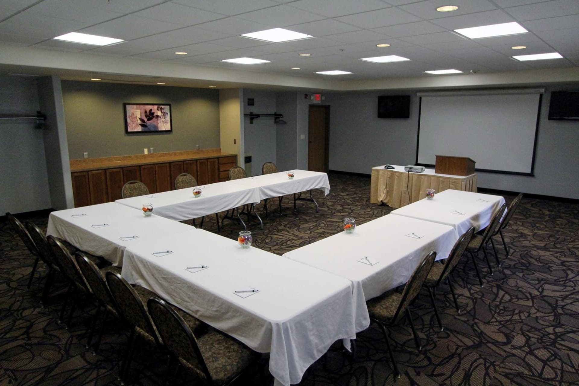 Expressway Suites Fargo interior in Fargo, ND — gallery photo 2