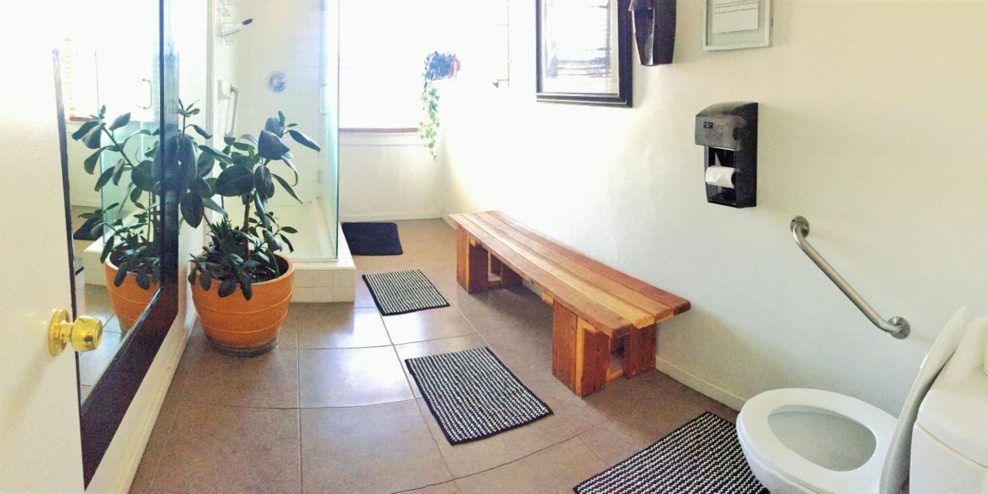 Hotel Royal gallery photo in Long Beach, CA — image 10
