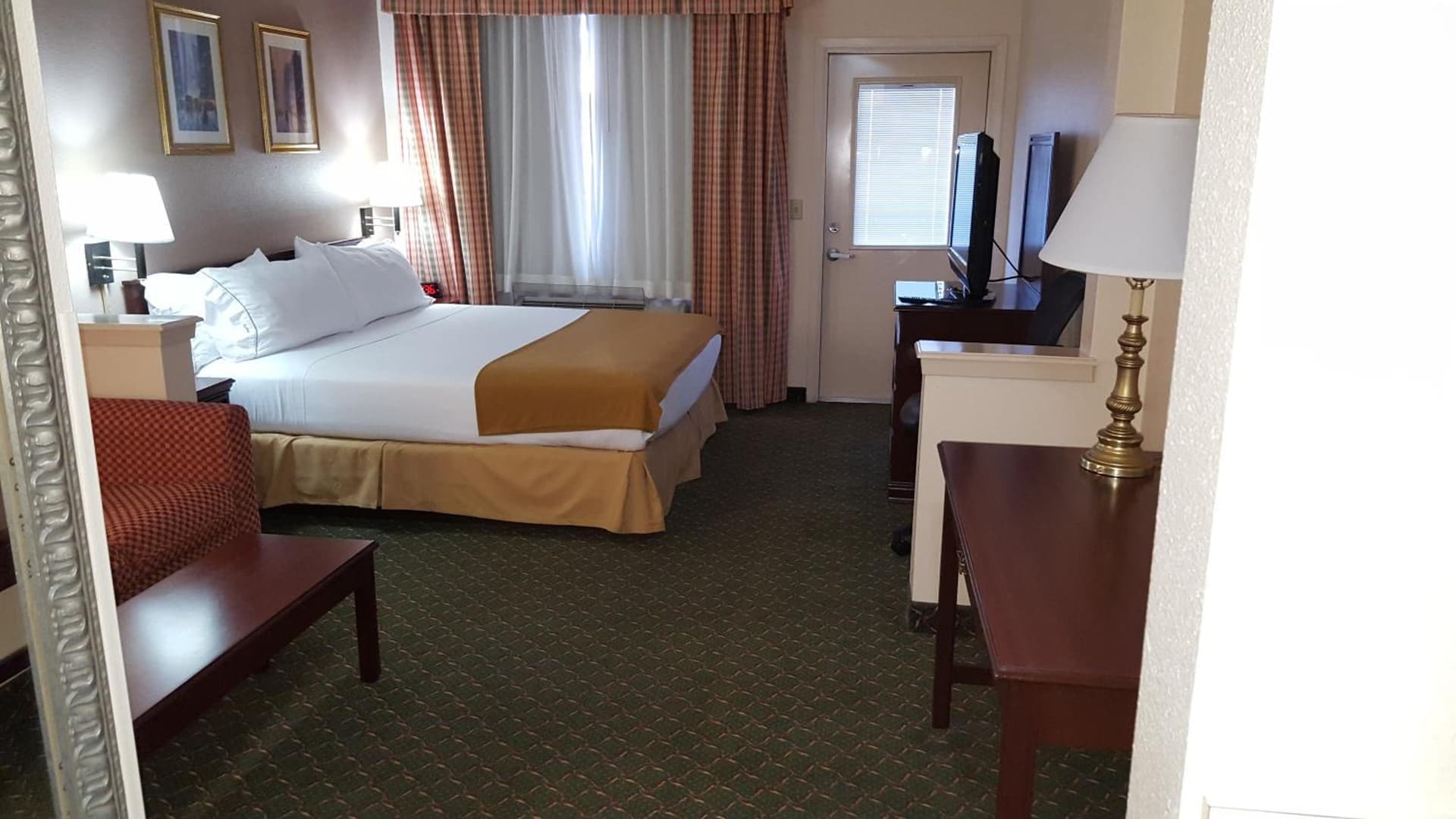 Country Inn & Suites by Radisson, Fort Worth West l-30 NAS JRB gallery photo in Fort Worth, TX — image 65