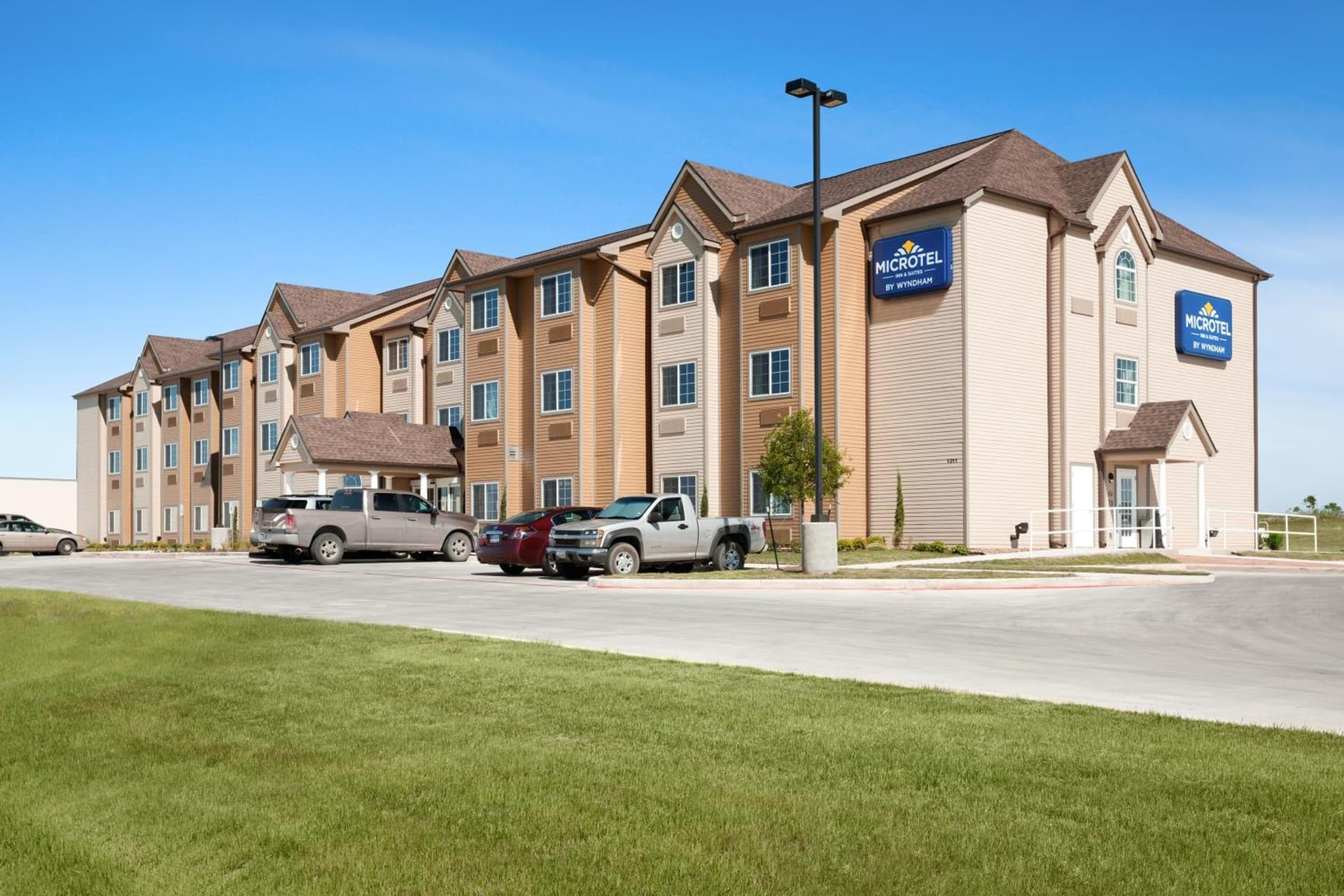 Microtel Inn & Suites Pleasanton property views in Pleasanton, TX — gallery photo 3