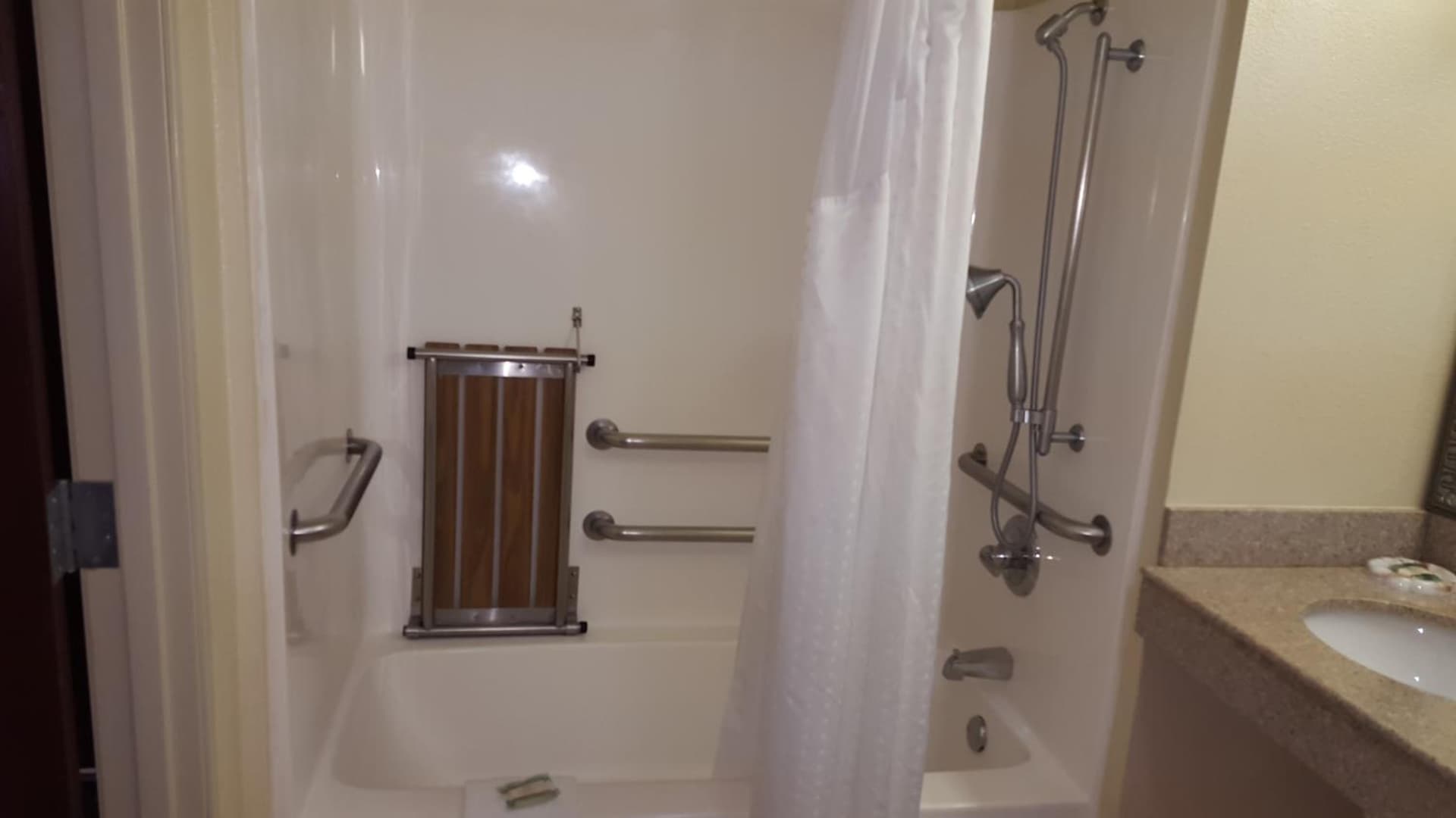 Country Inn & Suites by Radisson, Fort Worth West l-30 NAS JRB gallery photo in Fort Worth, TX — image 56