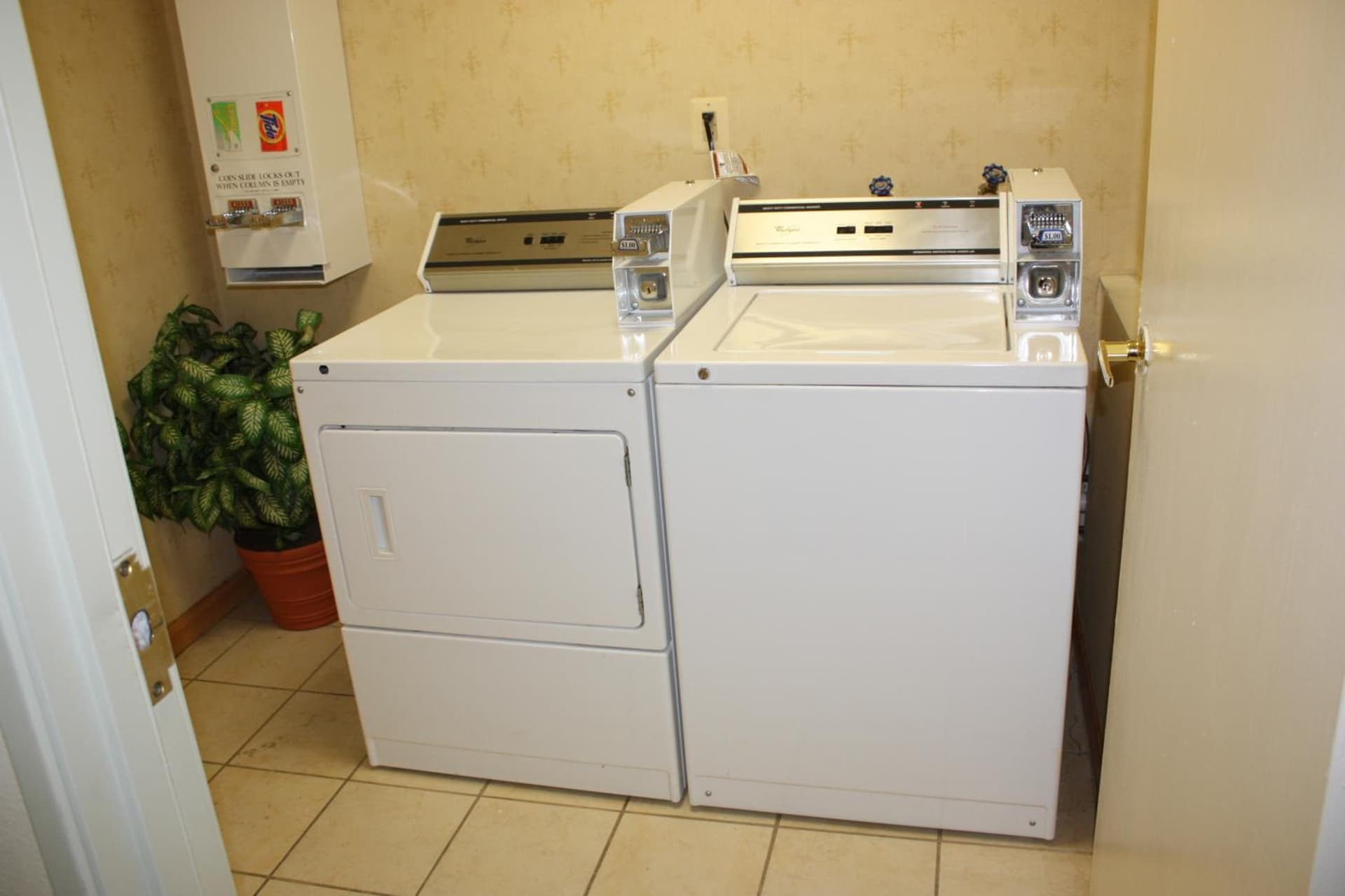 Country Inn & Suites by Radisson, Grand Rapids Airport, MI gallery photo in Grand Rapids, MI — image 49