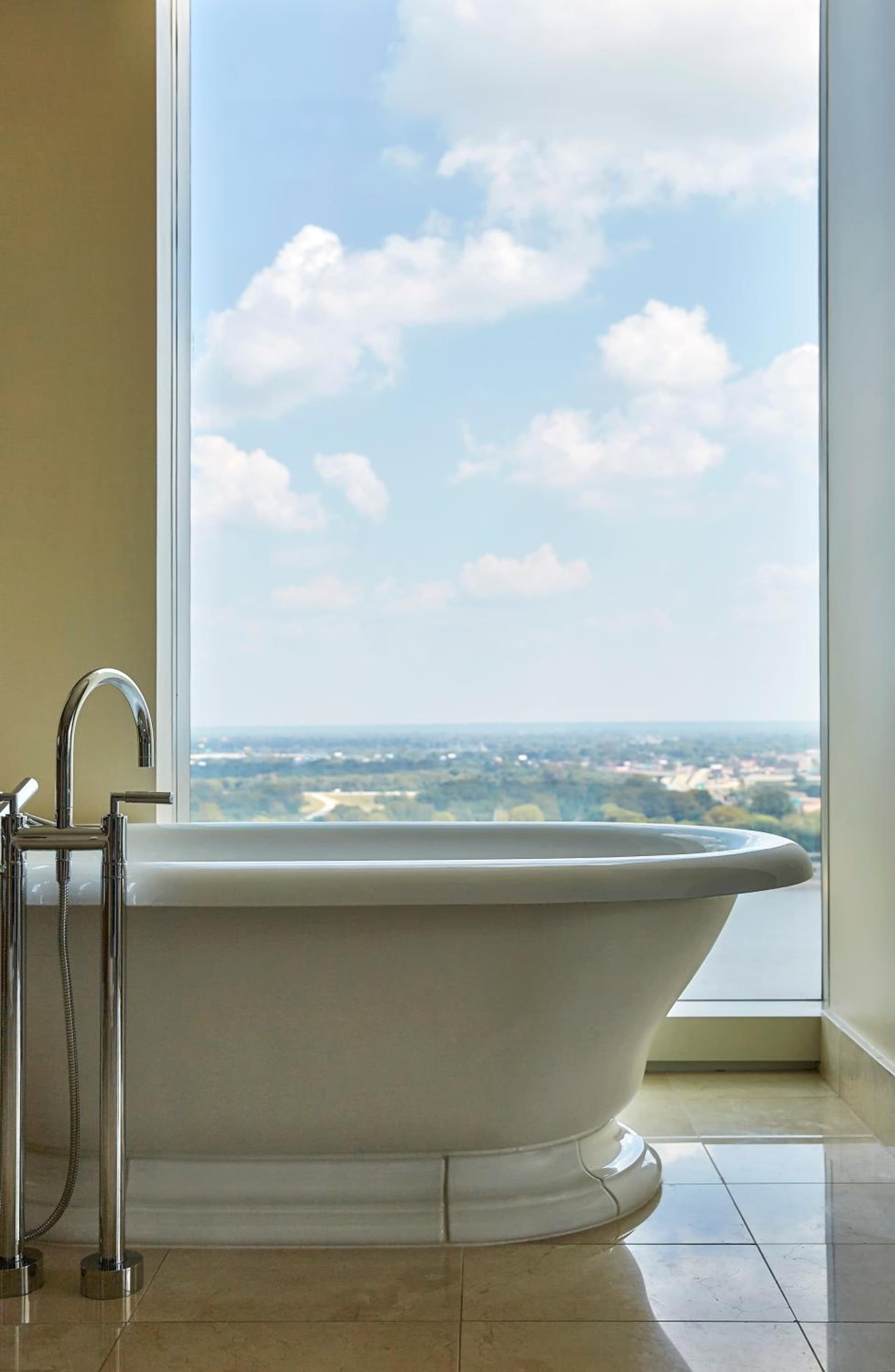 Four Seasons St. Louis gallery photo in Saint Louis, MO — image 4
