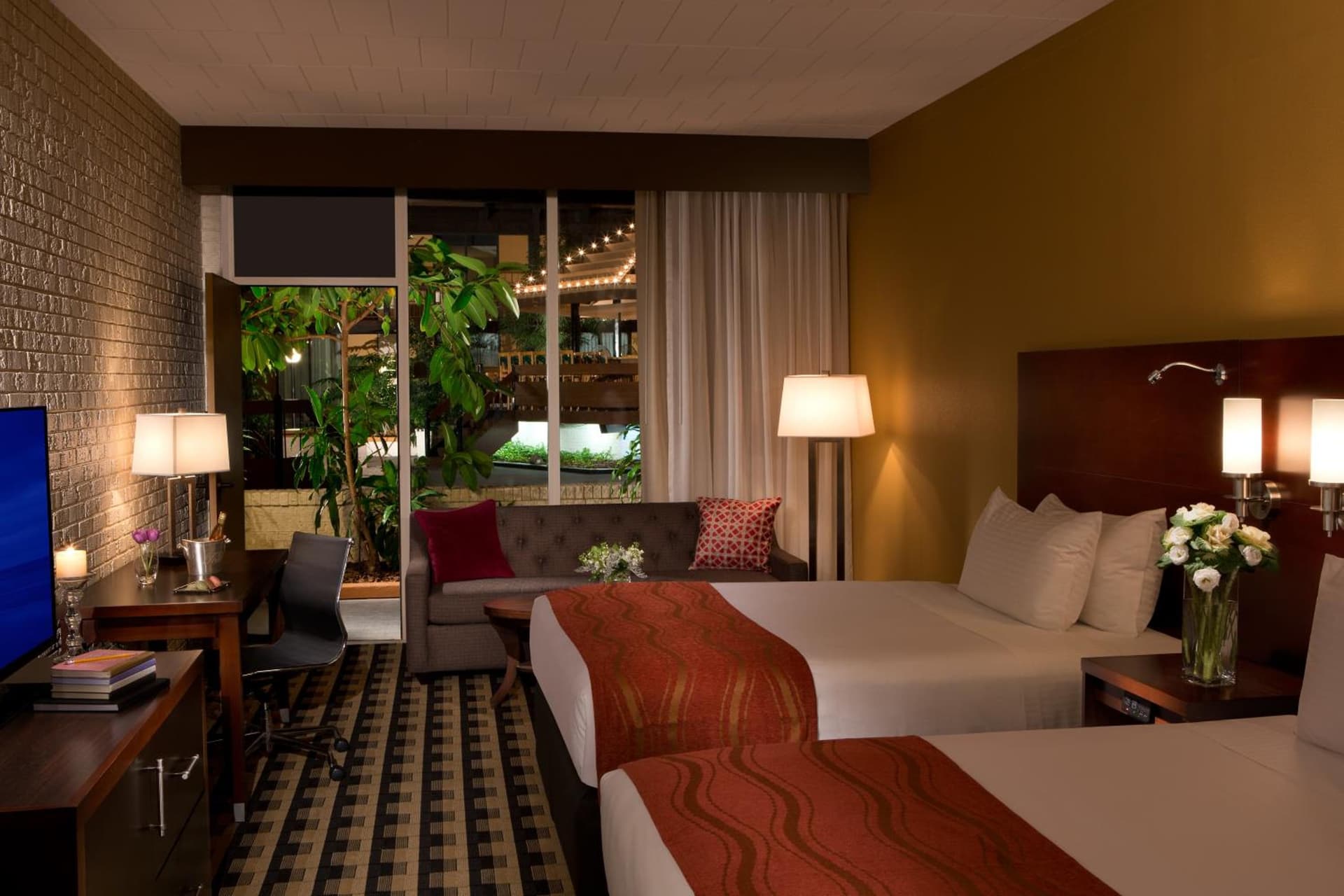 M Hotel Buffalo property views in Cheektowaga — gallery photo 3