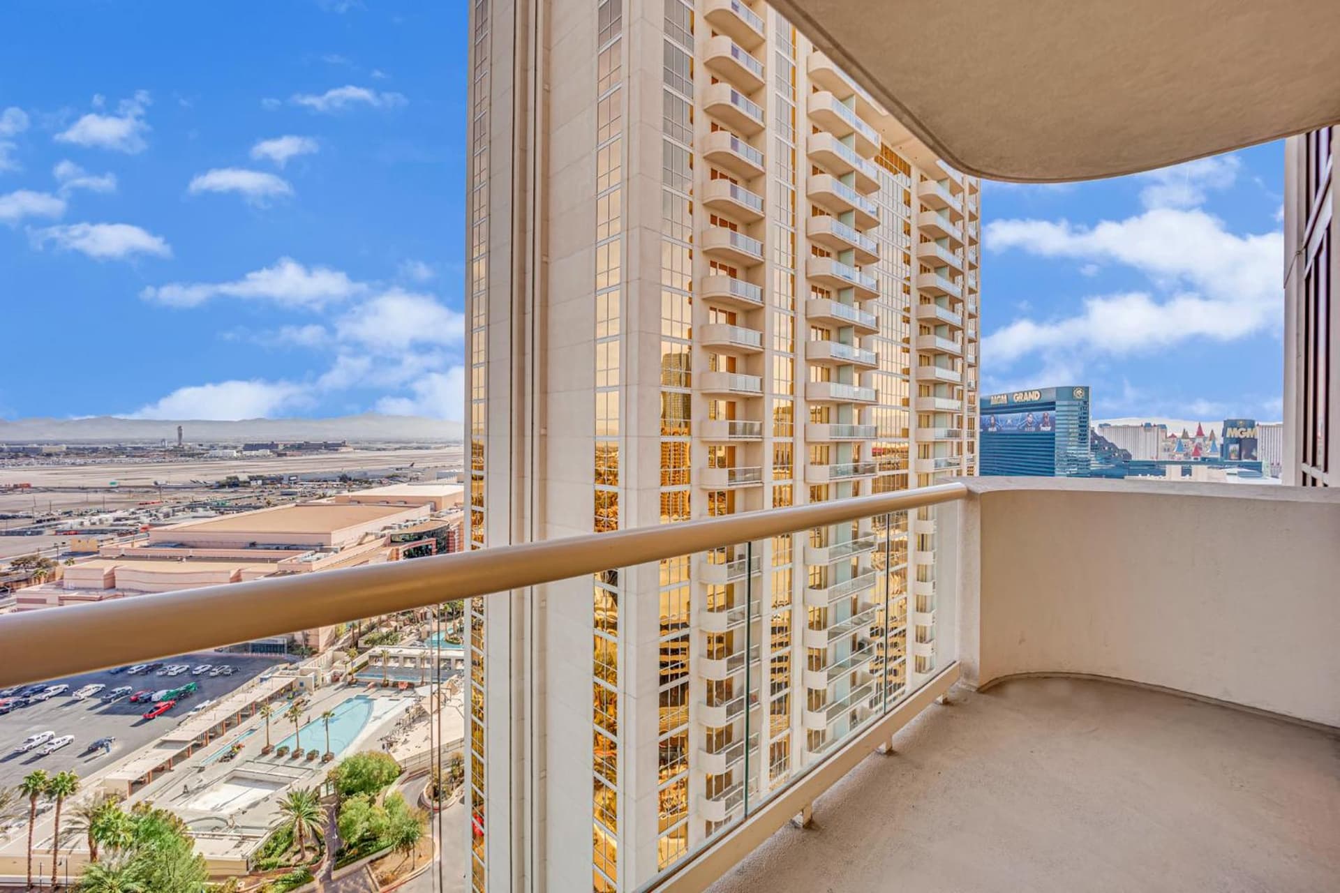 Kintsugi Retreat-Condo-StripView-No Resort Fee property views in Paradise, NV — gallery photo 3