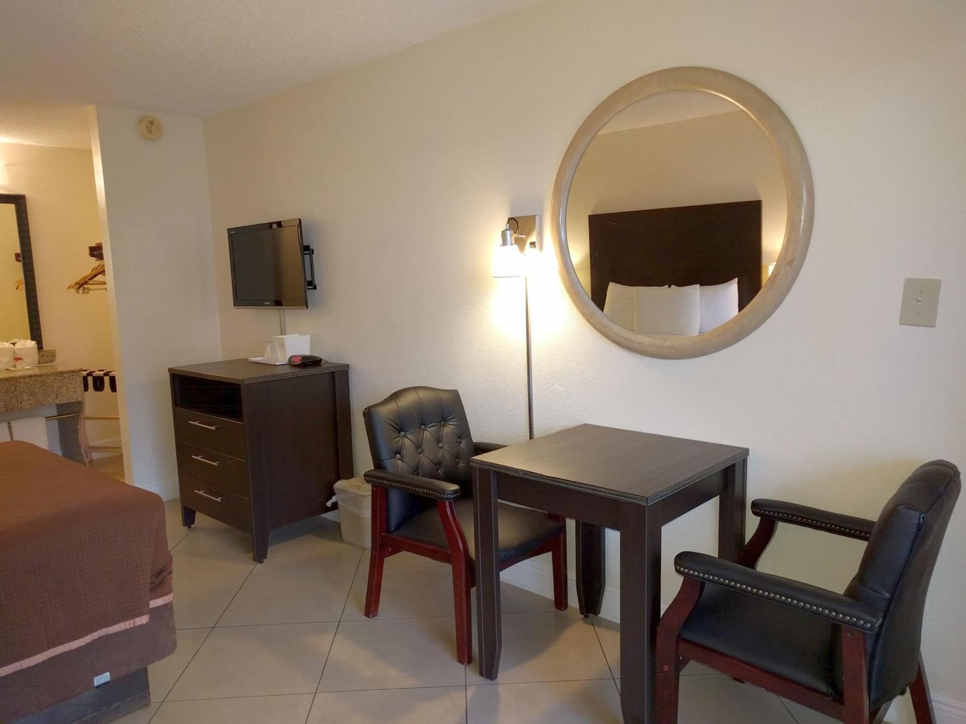 Red Carpet Inn Airport and Cruise Port Hotel Fort Lauderdale gallery photo in Fort Lauderdale, FL — image 11