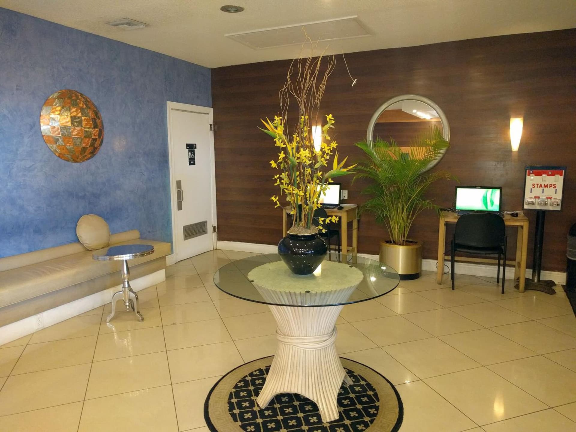 Red Carpet Inn Airport and Cruise Port Hotel Fort Lauderdale gallery photo in Fort Lauderdale, FL — image 26