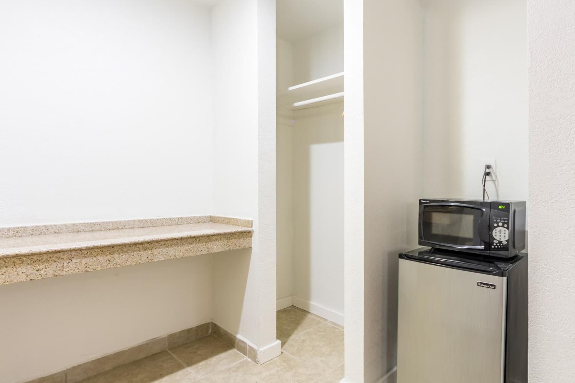 Motel 6-Fort Worth, TX - Seminary gallery photo in Fort Worth, TX — image 28