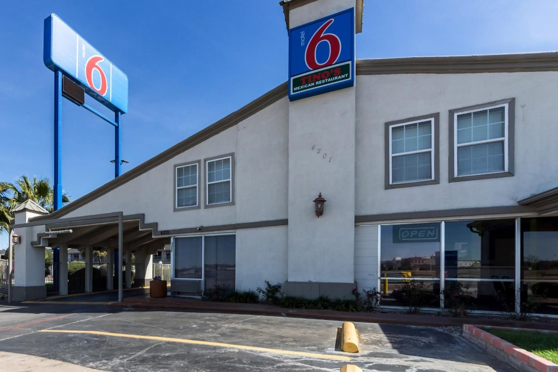 Motel 6-Fort Worth, TX - Seminary gallery photo in Fort Worth, TX — image 27