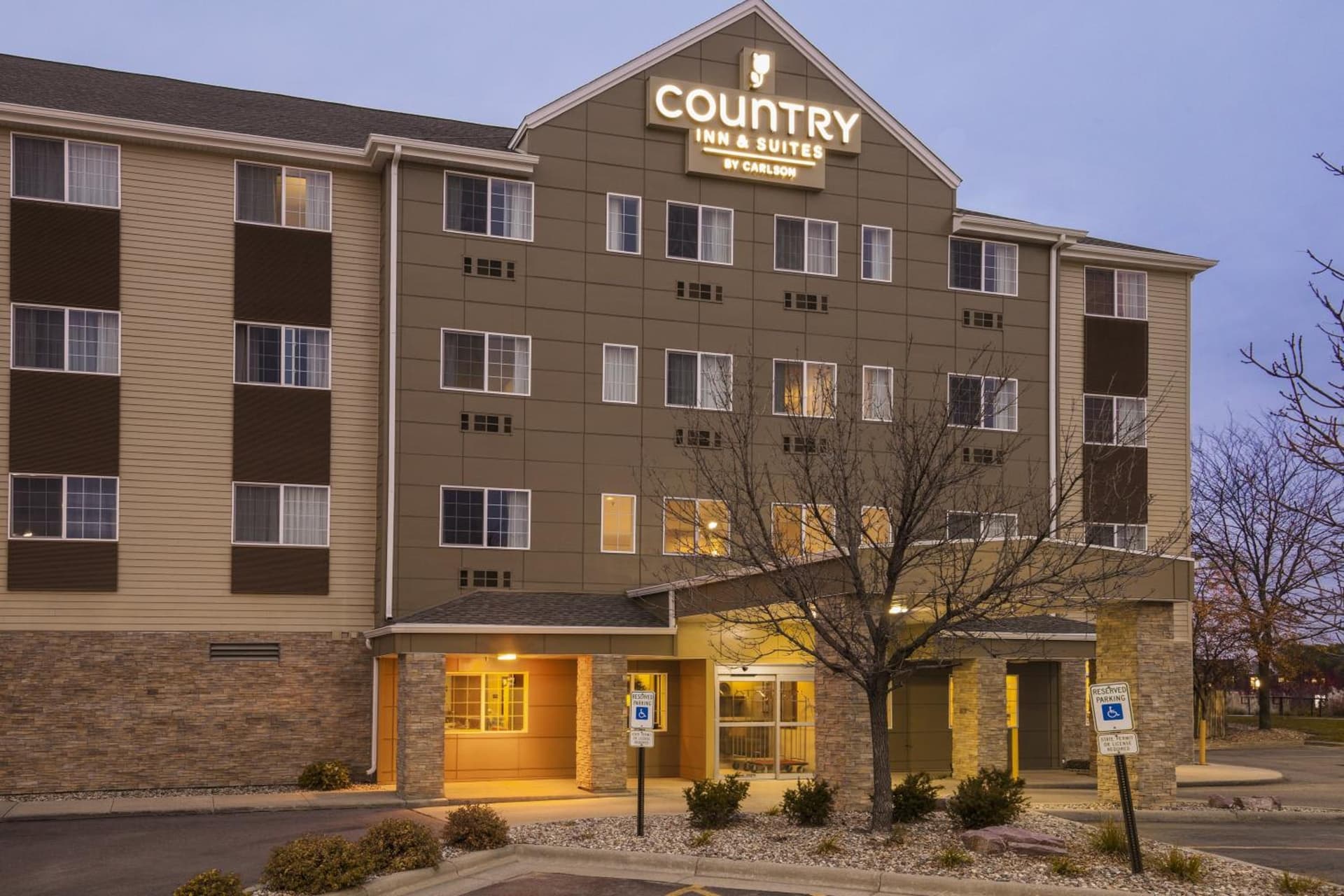 Country Inn & Suites by Radisson, Sioux Falls interior in Sioux Falls, SD — gallery photo 2