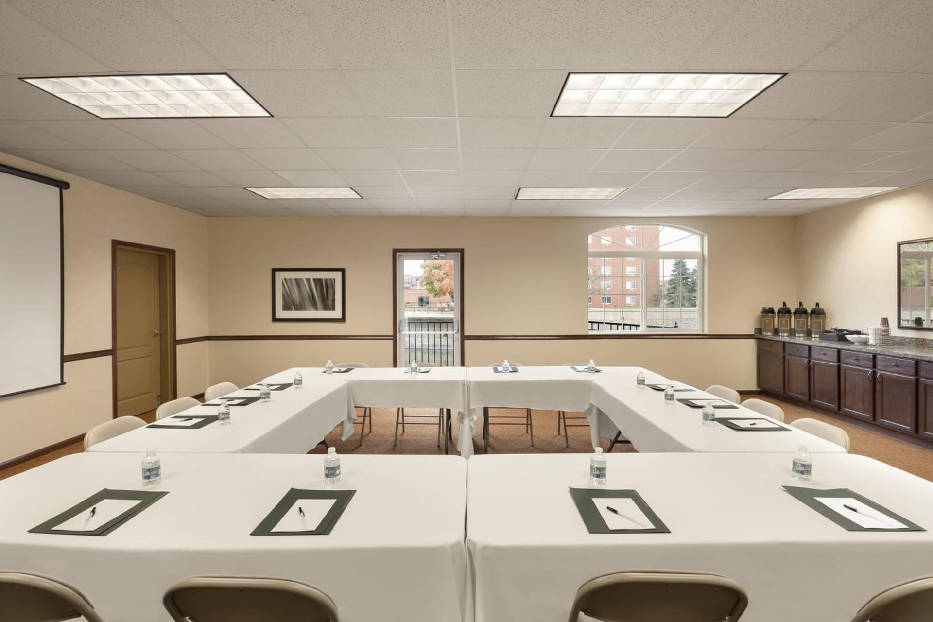 Country Inn & Suites by Radisson, Sioux Falls gallery photo in Sioux Falls, SD — image 17