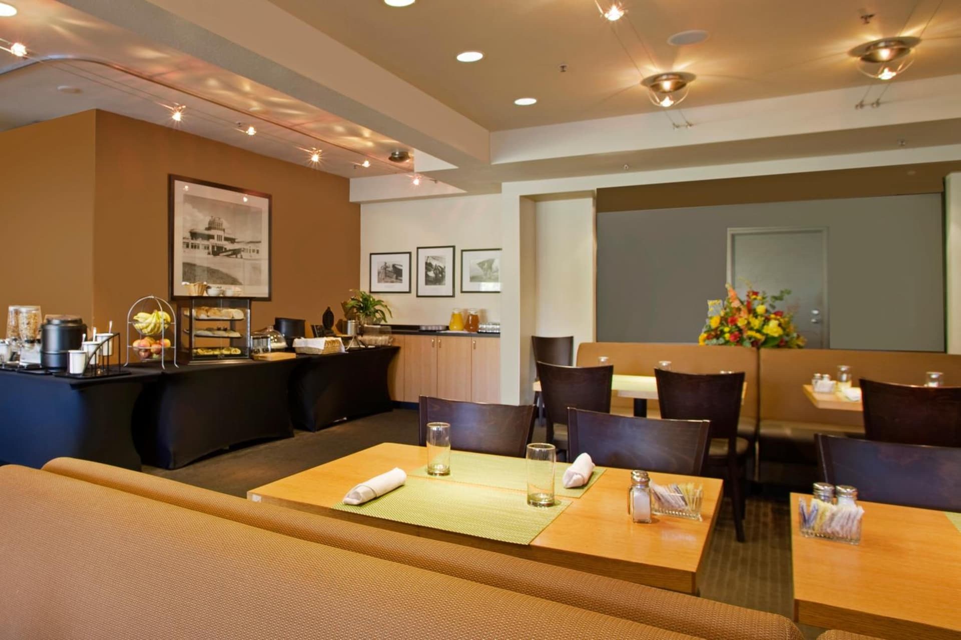 Radisson Hotel Portland Airport gallery photo in Portland, OR — image 12