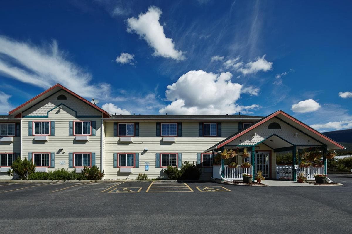 Columbine Inn and Suites interior in Leadville, CO — gallery photo 2