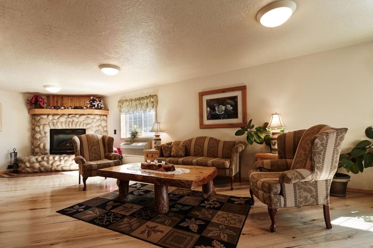 Columbine Inn and Suites property views in Leadville, CO — gallery photo 3