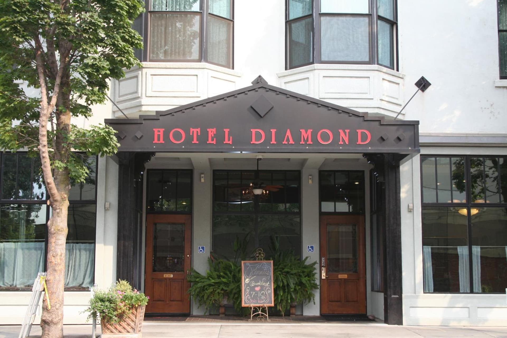 Hotel Diamond gallery photo in Chico, CA — image 4