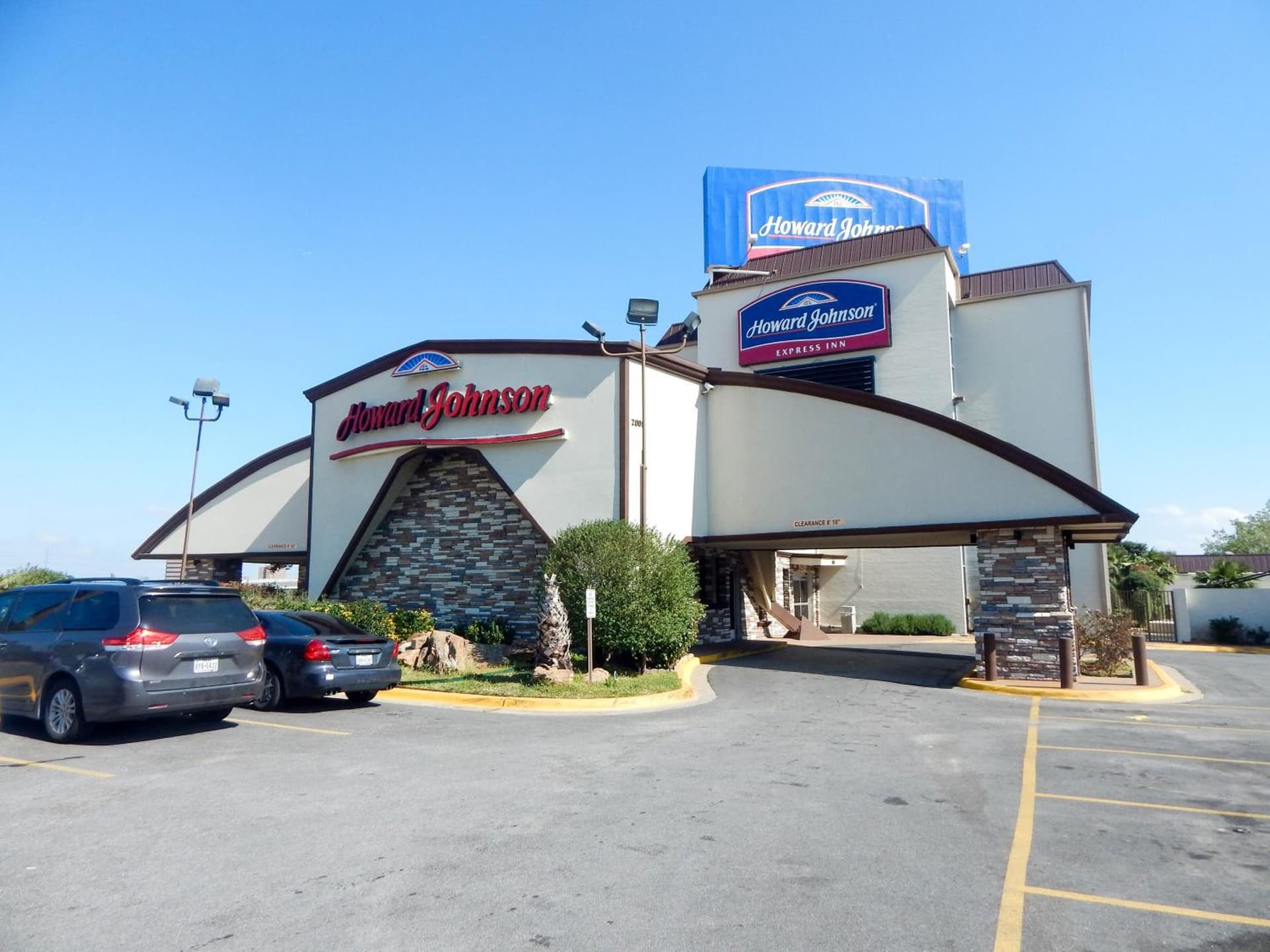Howard Johnson by Wyndham Arlington Ballpark / Six Flags gallery photo in Arlington, TX — image 37