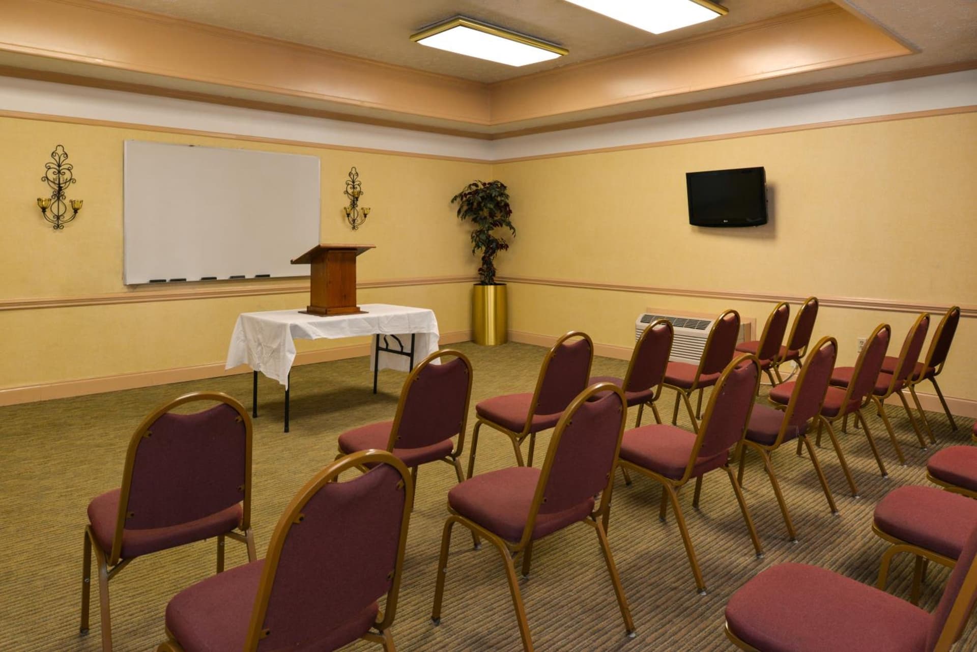 Quality Inn & Suites Fayetteville I-95 gallery photo in Fayetteville, NC — image 44